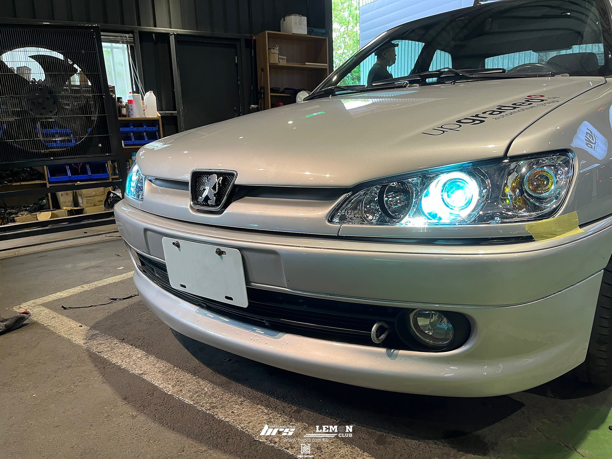 Peugeot 安裝 雙光圈魚眼大燈總成