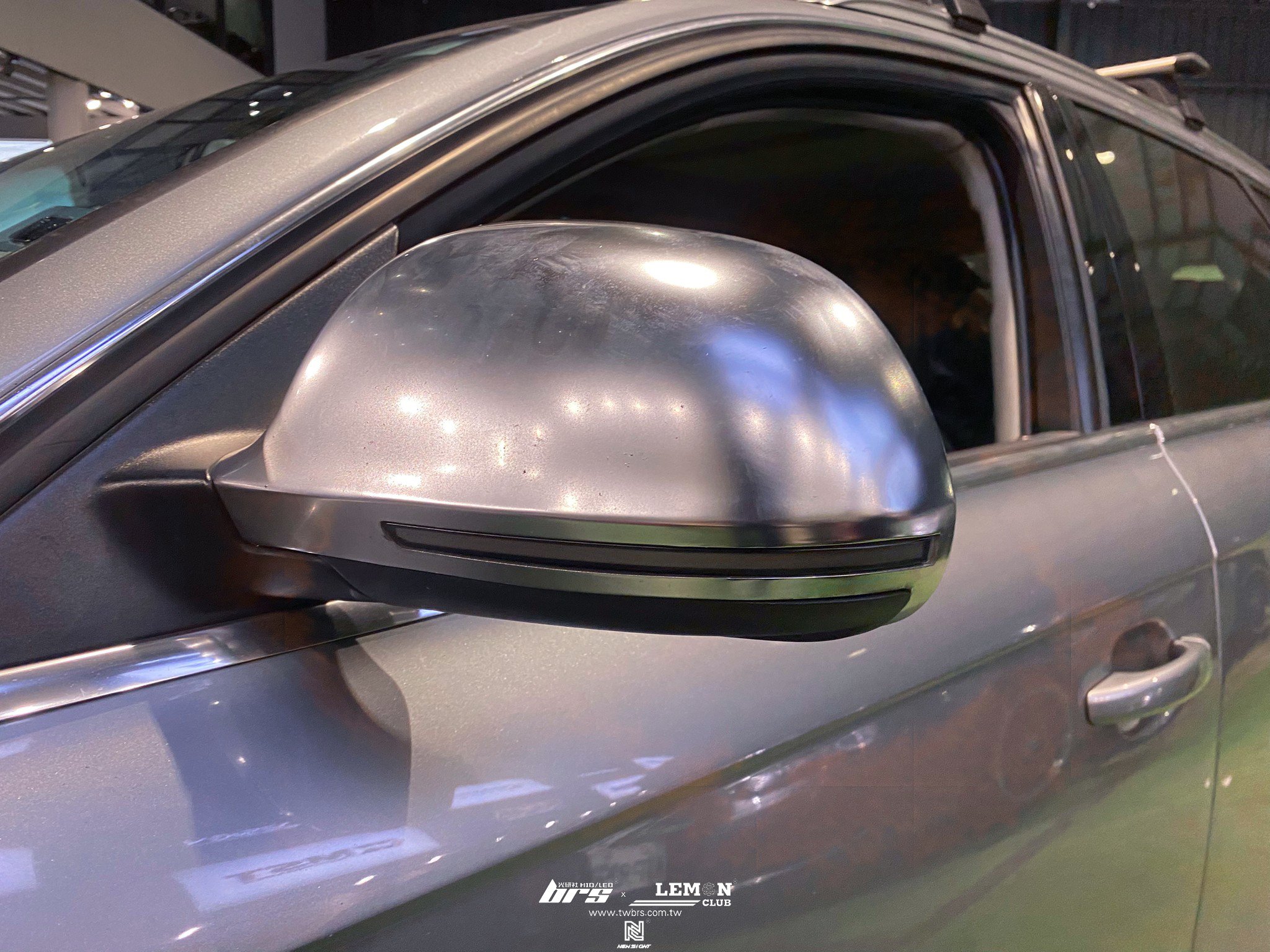 Audi A4 安裝 後視鏡流水方向燈