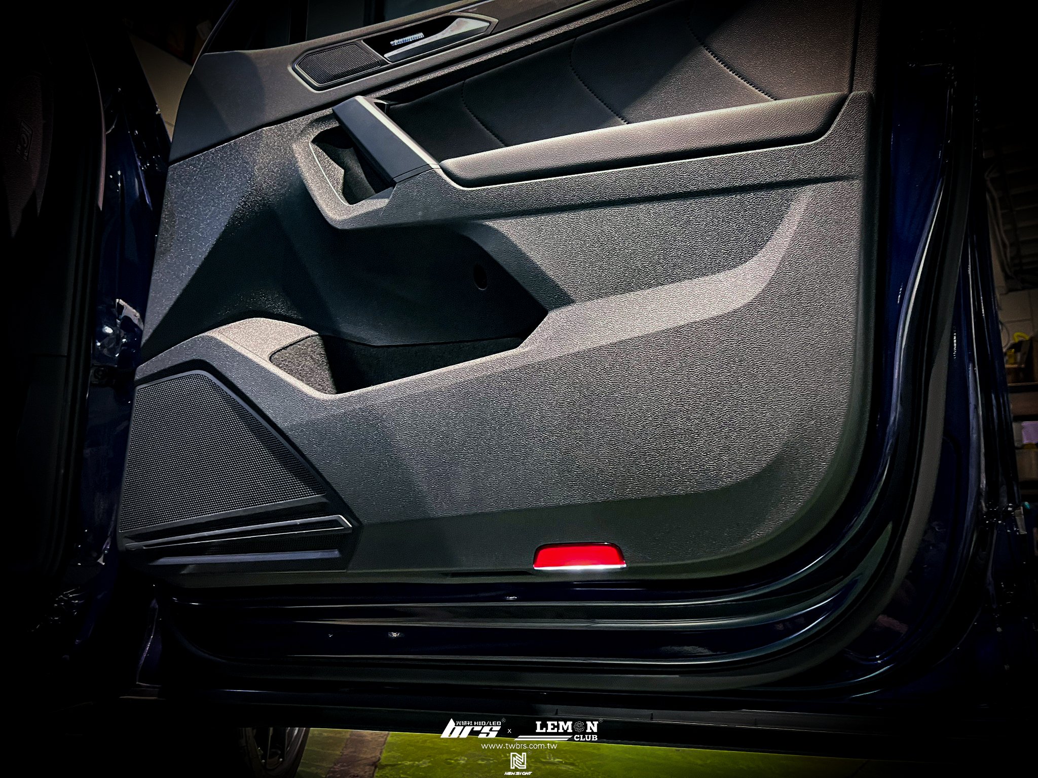 Volkswagen New Tiguan 安裝 專用門邊燈