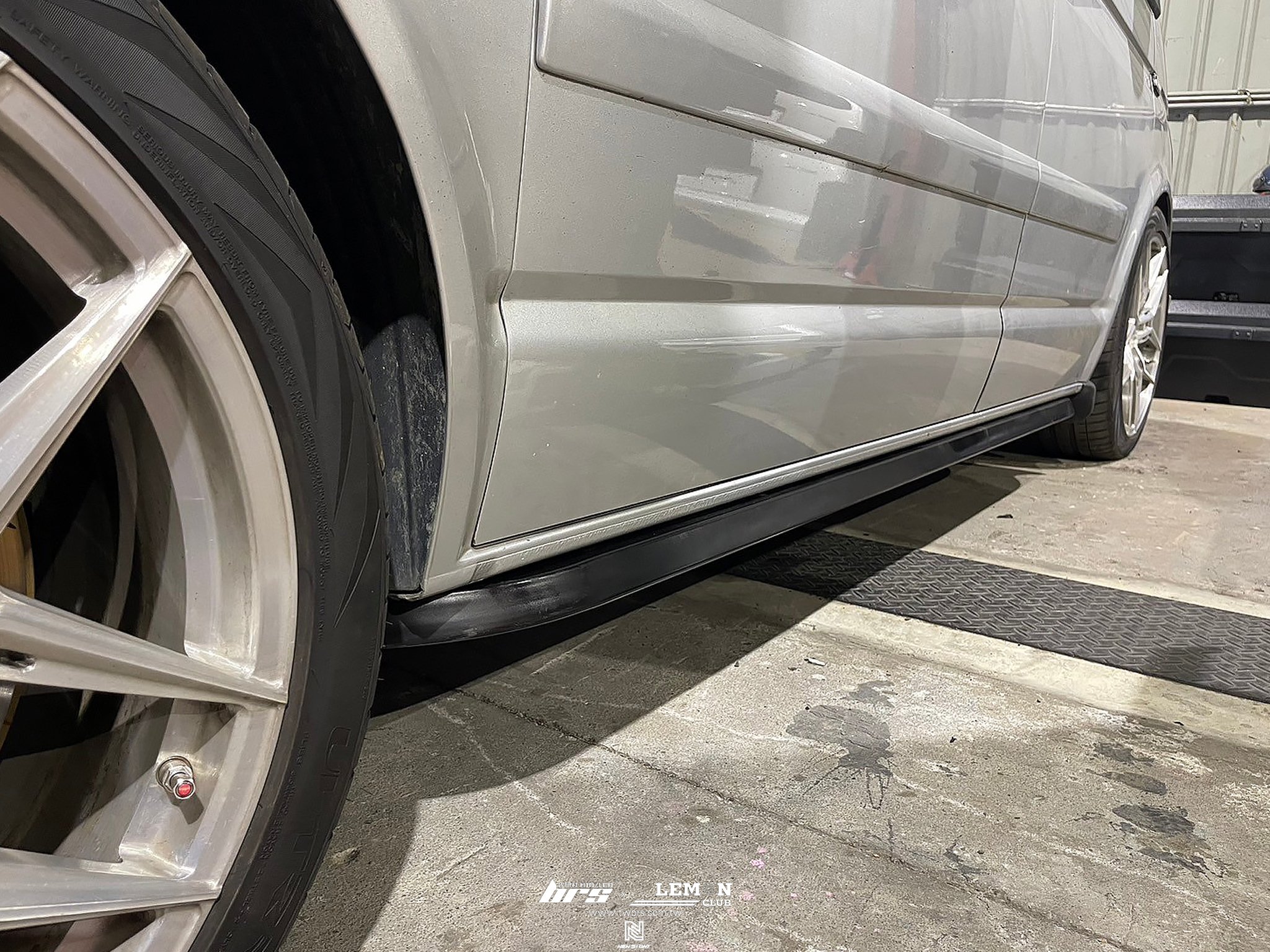 Volkswagen T6 短軸 安裝 英國風側邊防撞桿