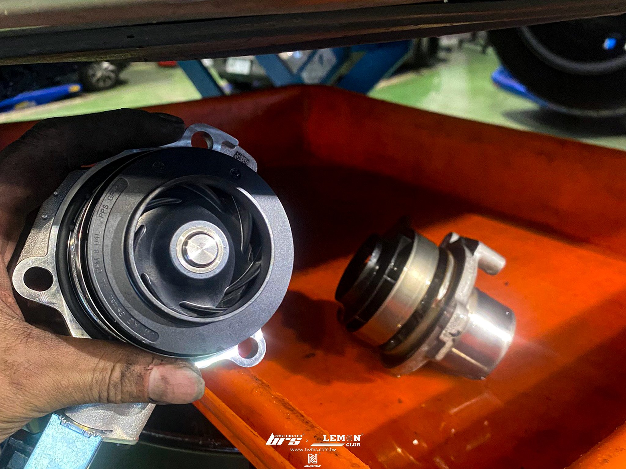 Volkswagen Caddy C4 安裝 原廠正時皮帶+惰輪更換+水泵浦更換+原廠外皮帶更換+曲軸前蓋更換