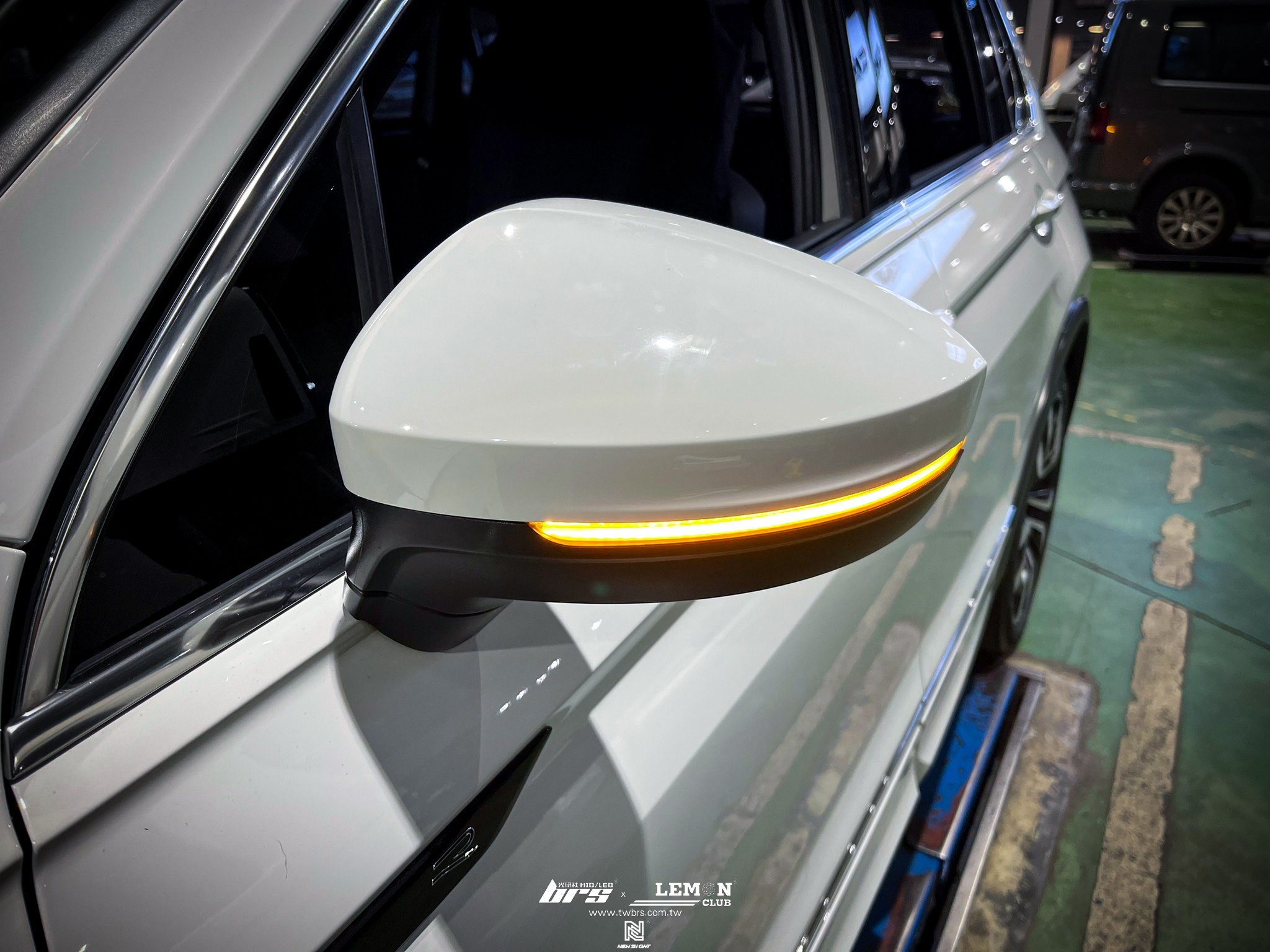 Volkswagen New Tiguan 安裝 專用後視鏡流水方向燈