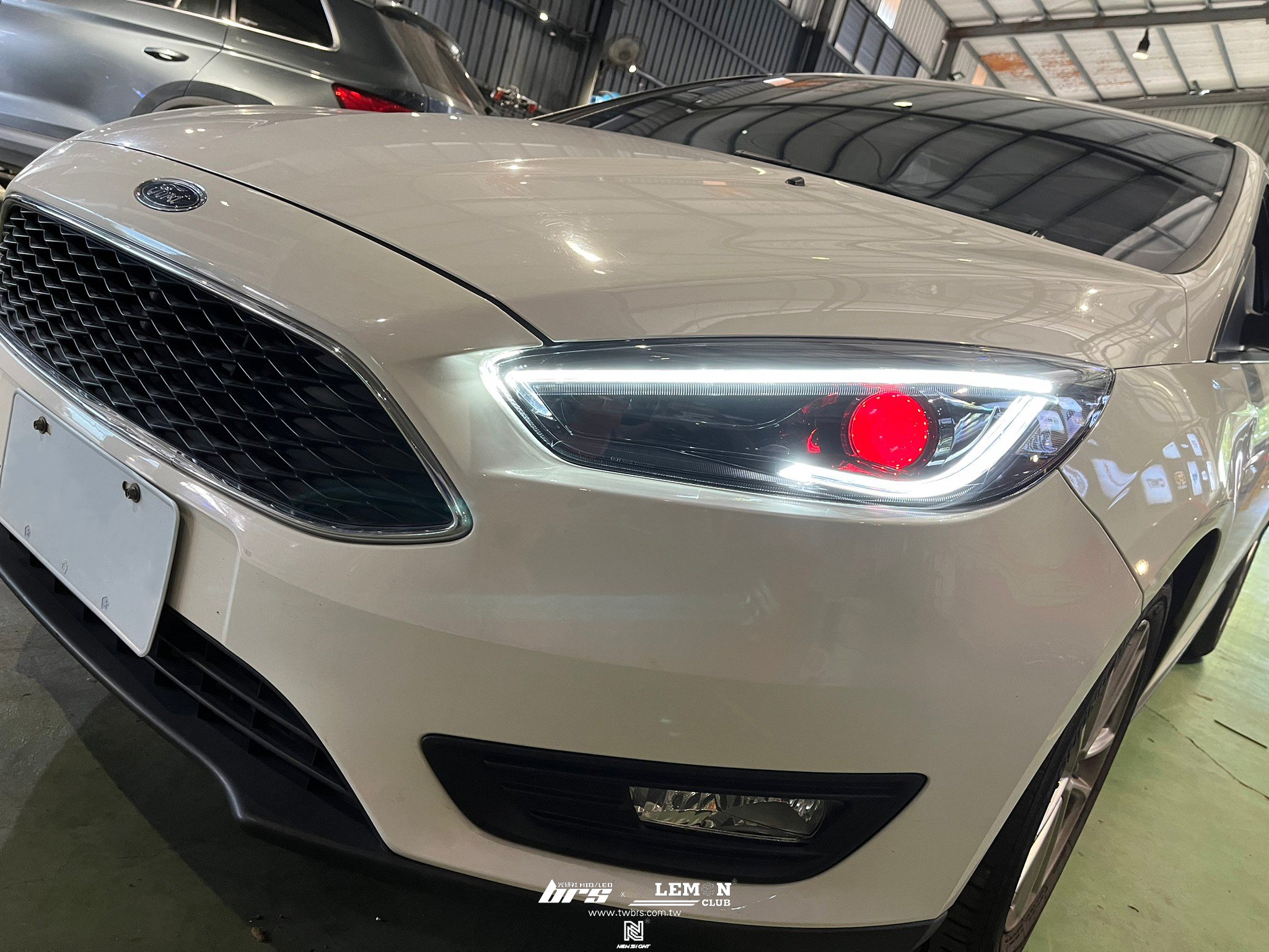 Ford Focus 安裝 惡魔魚眼大燈總成
