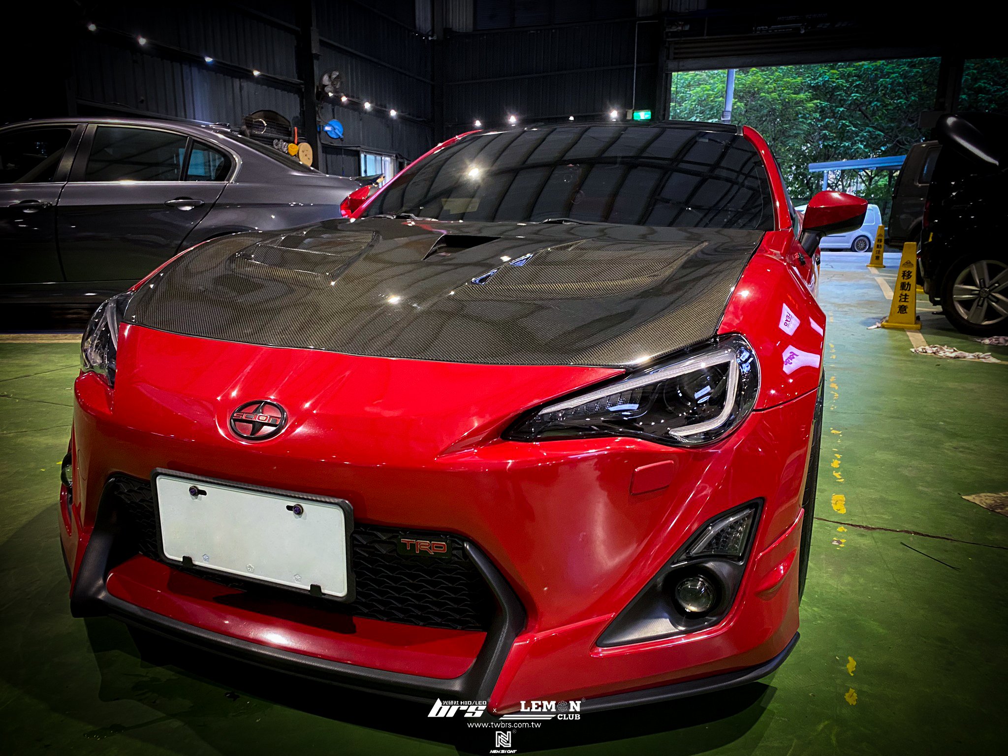 Toyota 86 安裝 魚眼大燈總成