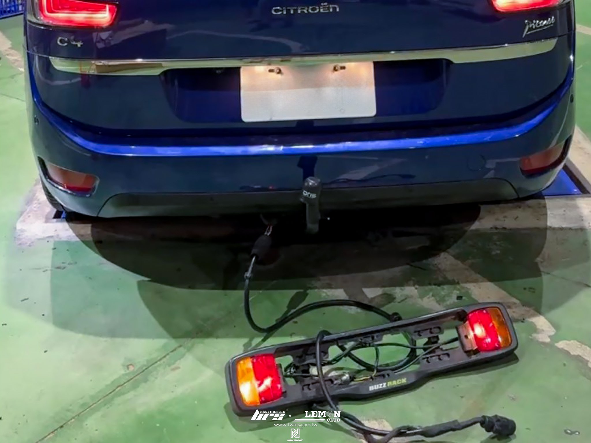 Citroen Grand C4 Picasso 安裝 Oris 固定式拖車勾