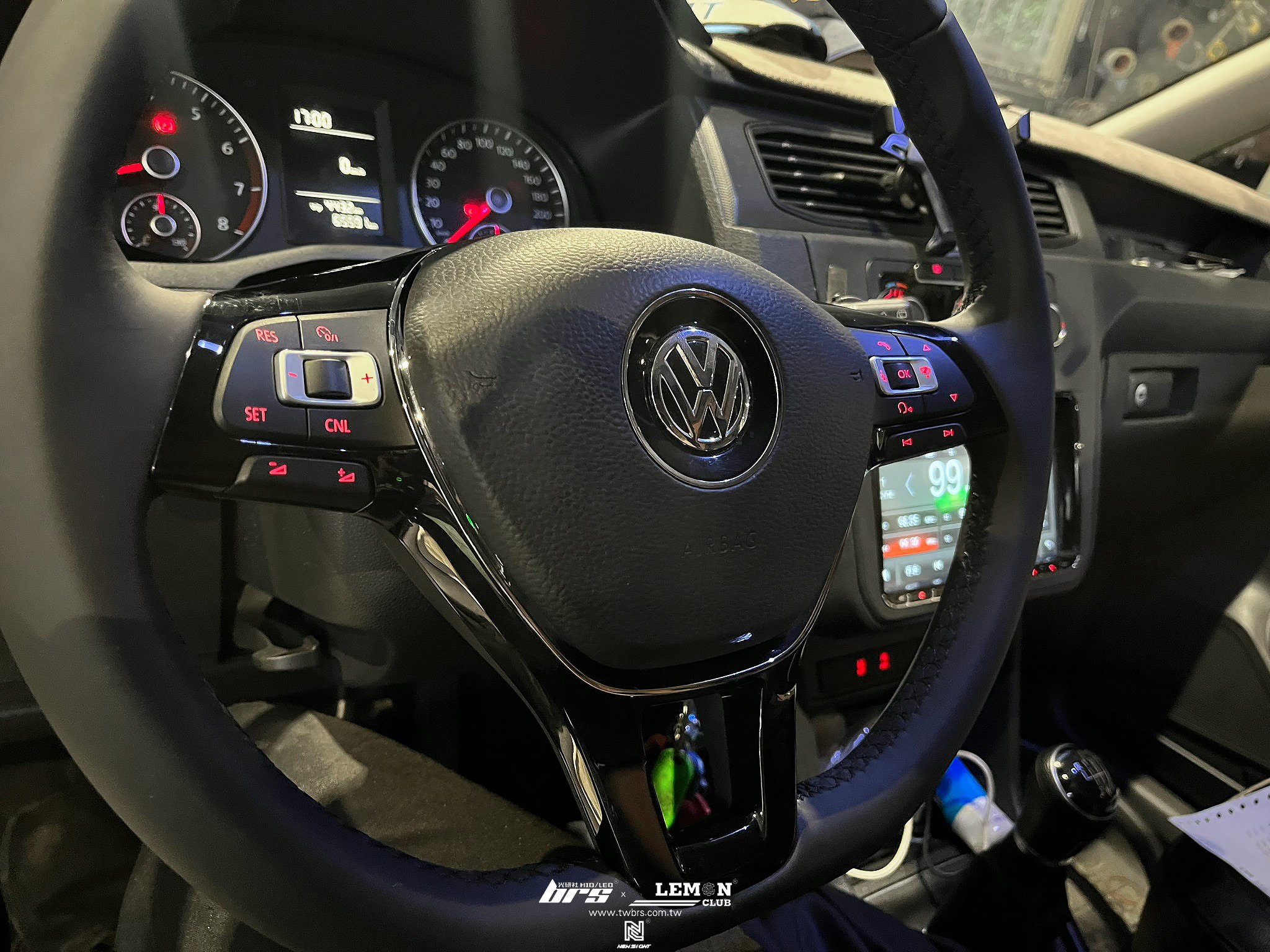 Volkswagen Caddy 安裝 原廠多功能方向盤