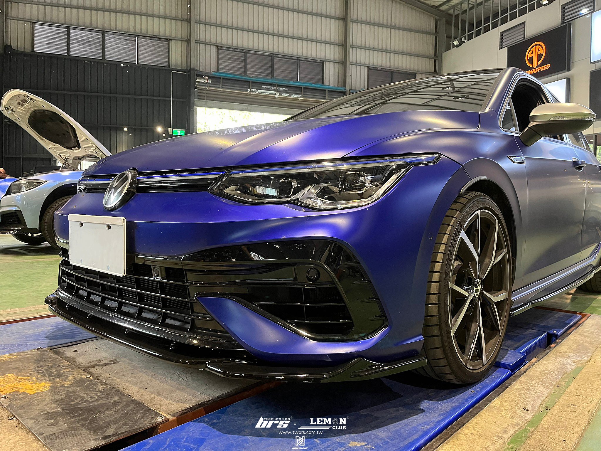 Volkswagen Golf 8 R 安裝 類MAX前下巴+類MAX側裙