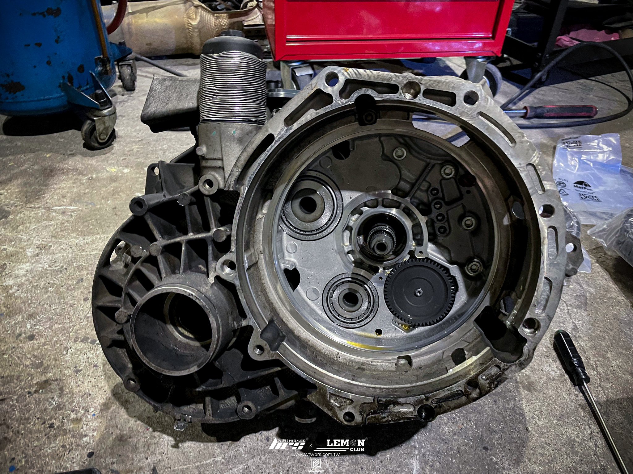 Volkswagen T5 保養 DQ500離合器更換+後引擎腳更換