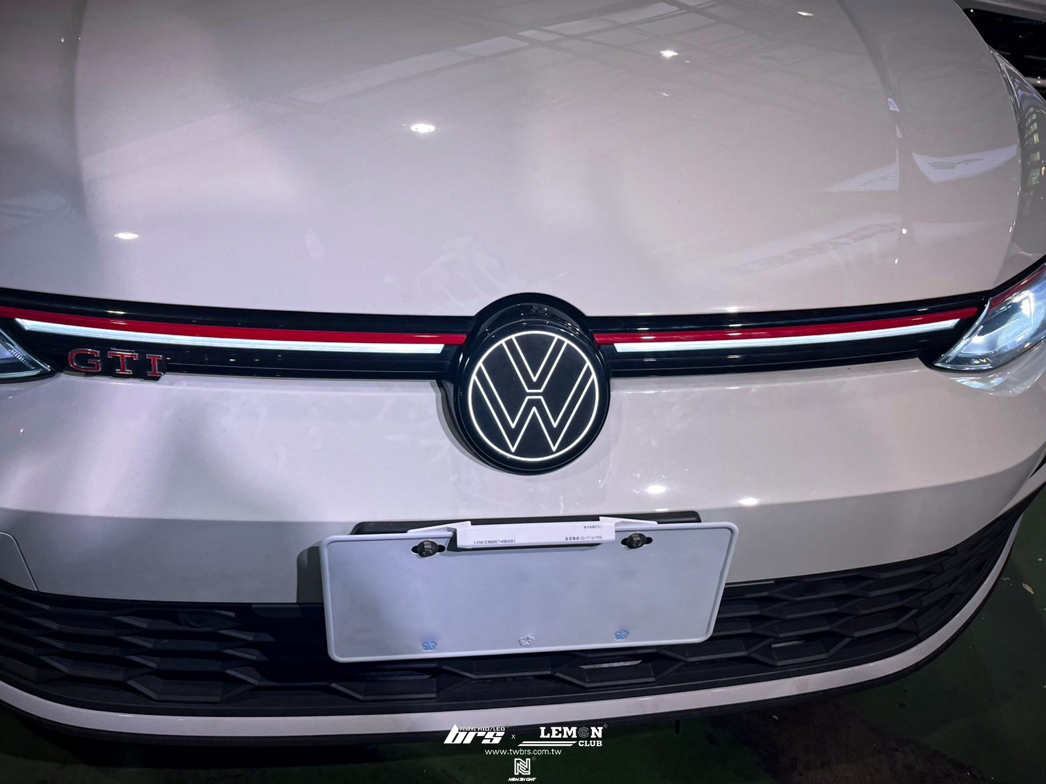 Volkswagen Golf 8 安裝 怠速熄火啟停自動關閉器+發光廠徽