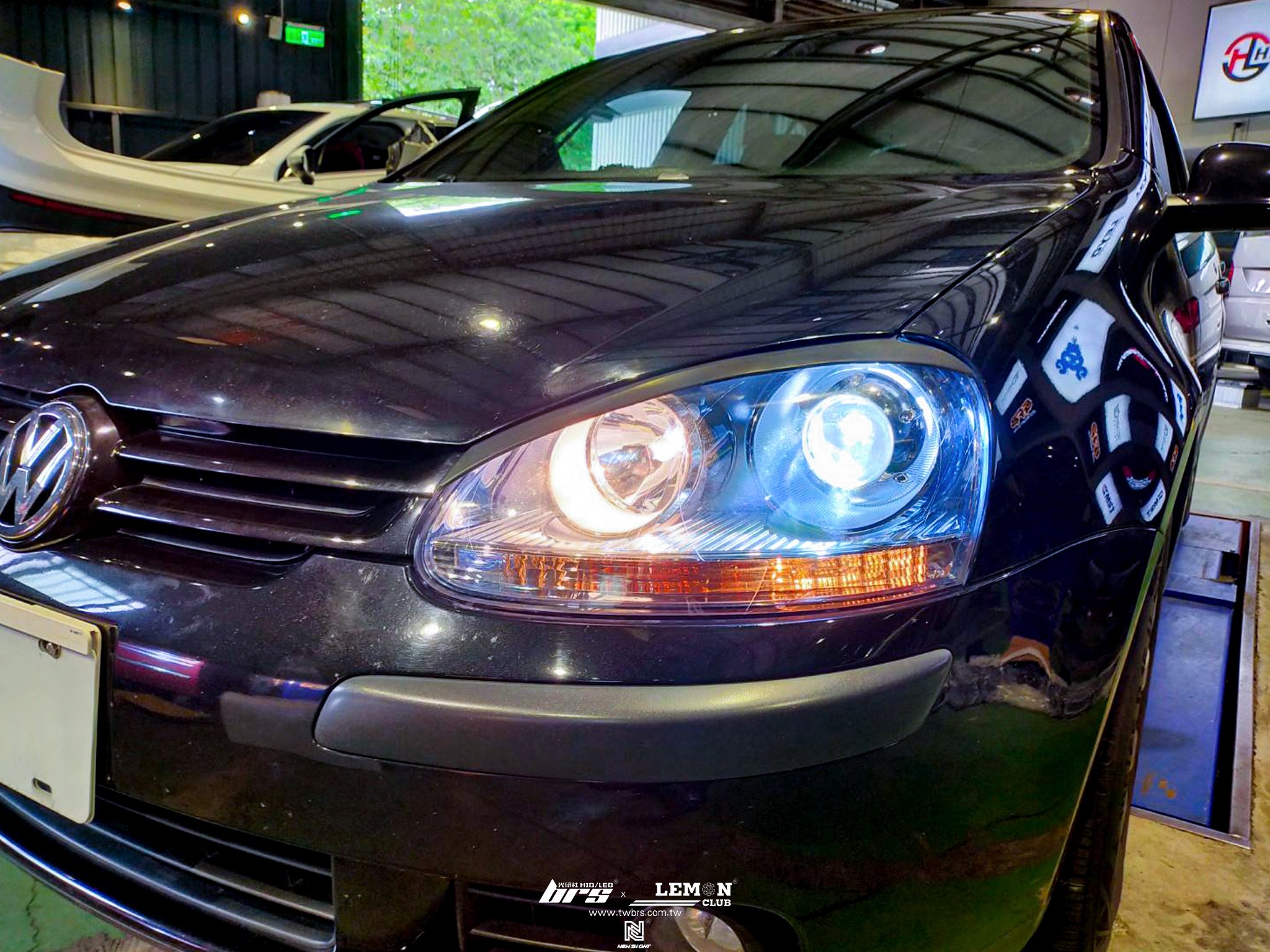 Volkswagen Golf 5 安裝 魚眼大燈總成