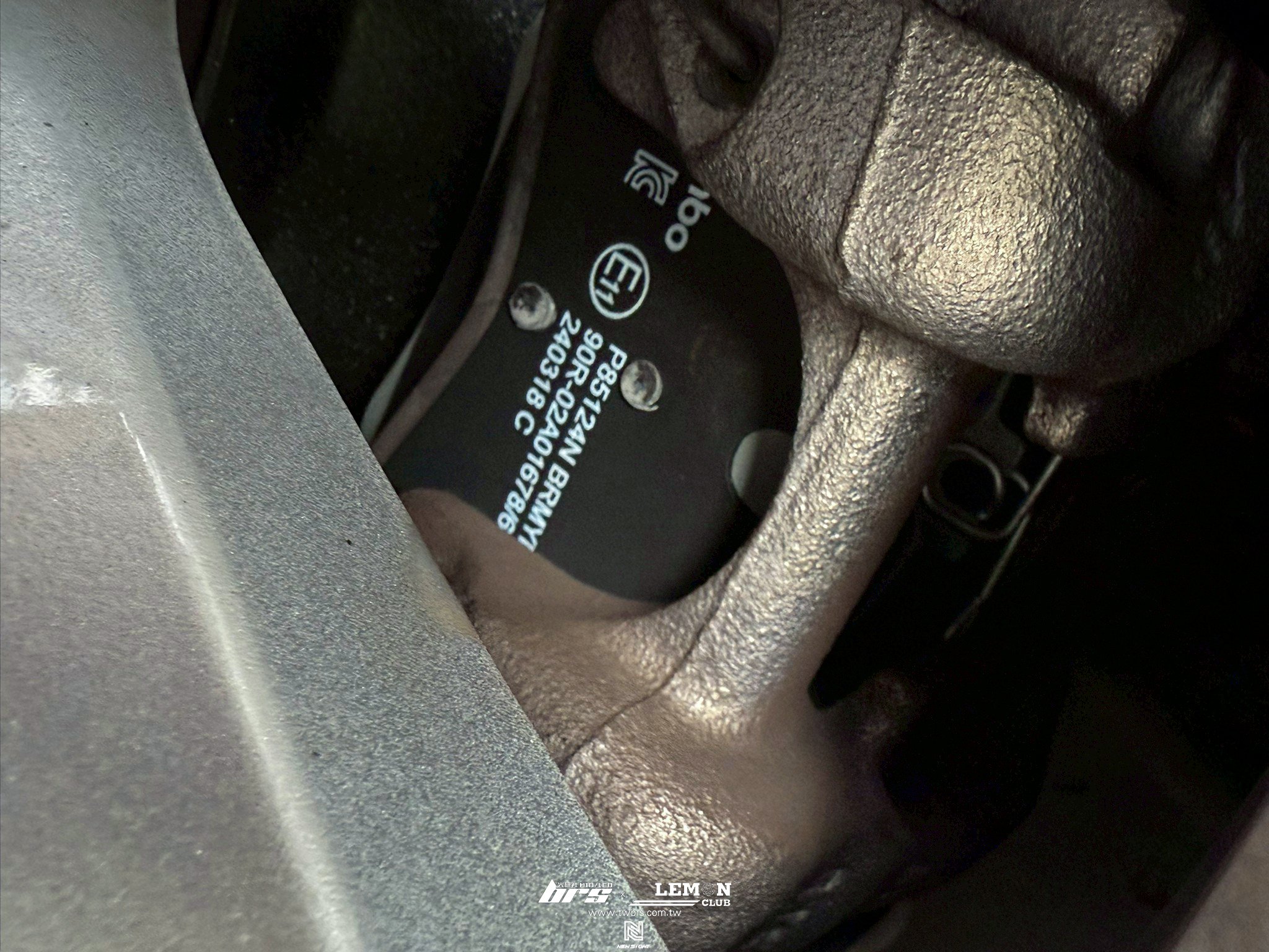 Skoda Superb 安裝 前Brembo平盤+後Brembo平盤+後Brembo來令片