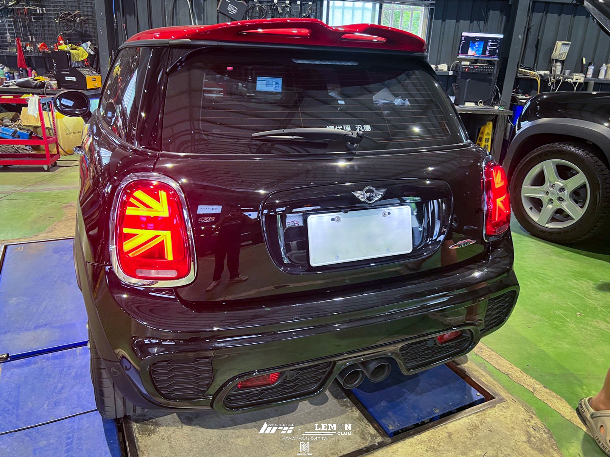 Mini Cooper 安裝 紅殼款LED英國國旗尾燈