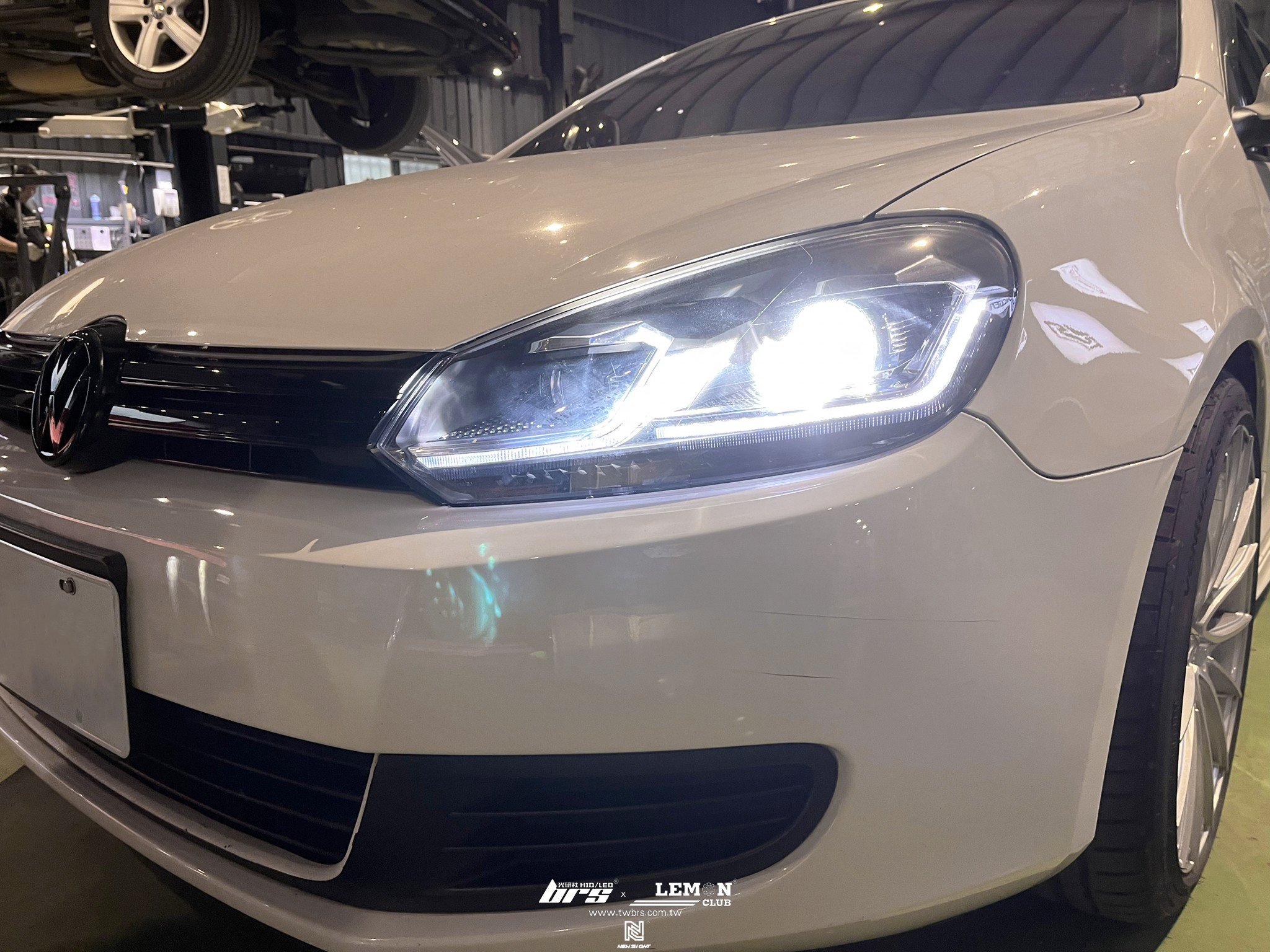 Volkswagen Golf 6 Variant 安裝 D2H 6500K 高階款LED