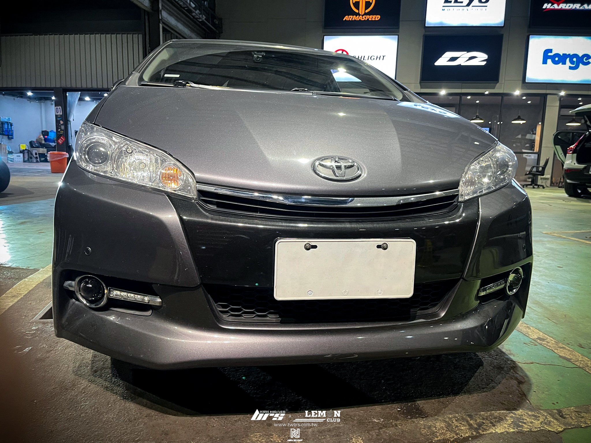 Toyota Wish 安裝 魚眼霧燈+HIGHLIGHT 高階款LED三色霧燈