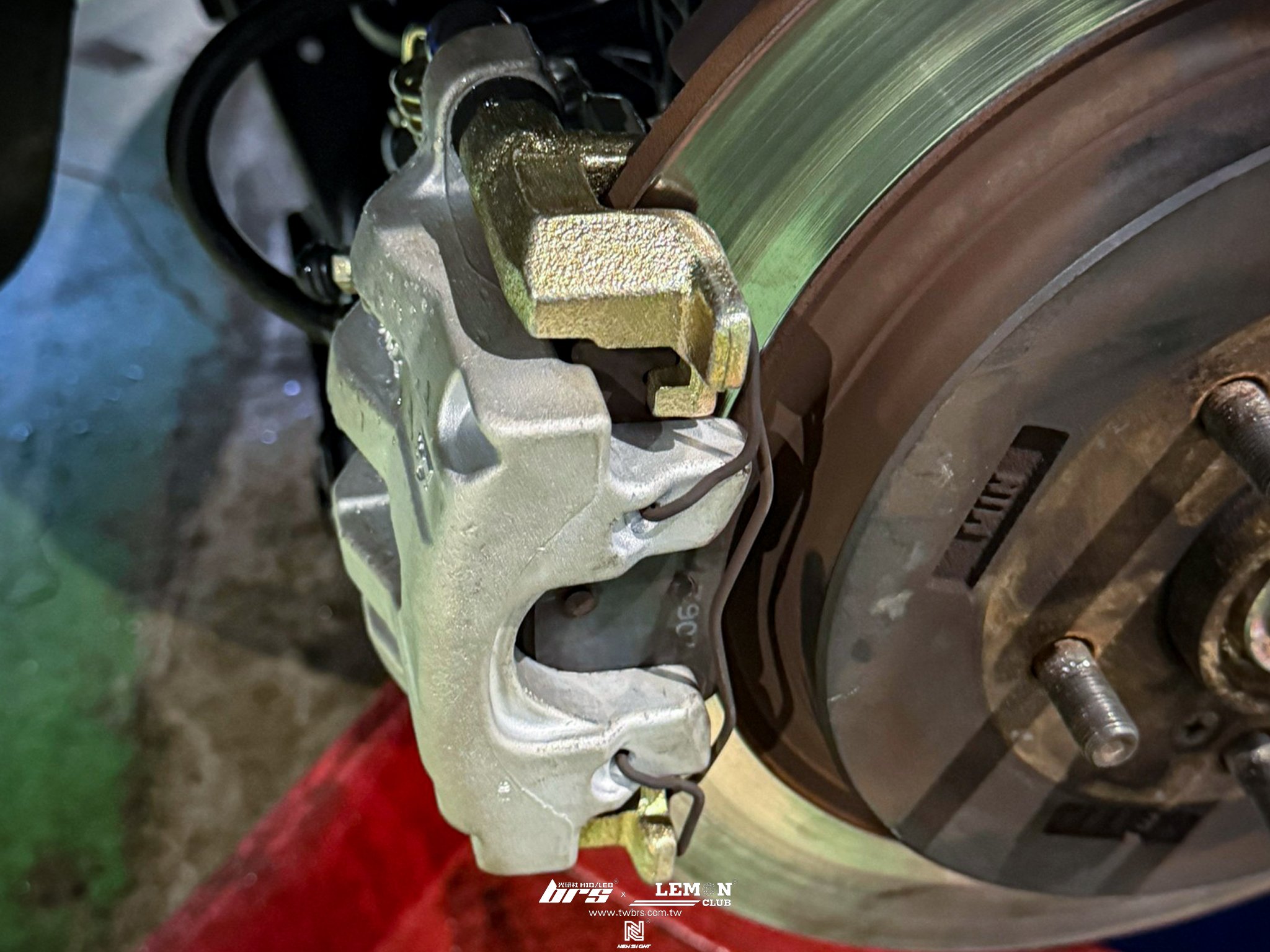 Luxgen U7 安裝 右後煞車分泵更換