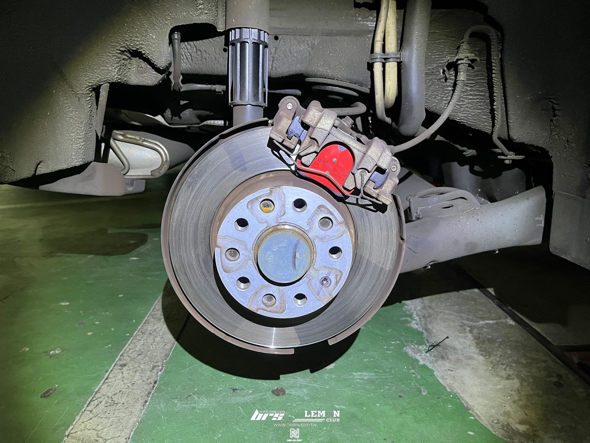 Skoda Karoq 安裝 VARTA LN3 70AH電瓶更換+後Brembo來令片(紅皮)