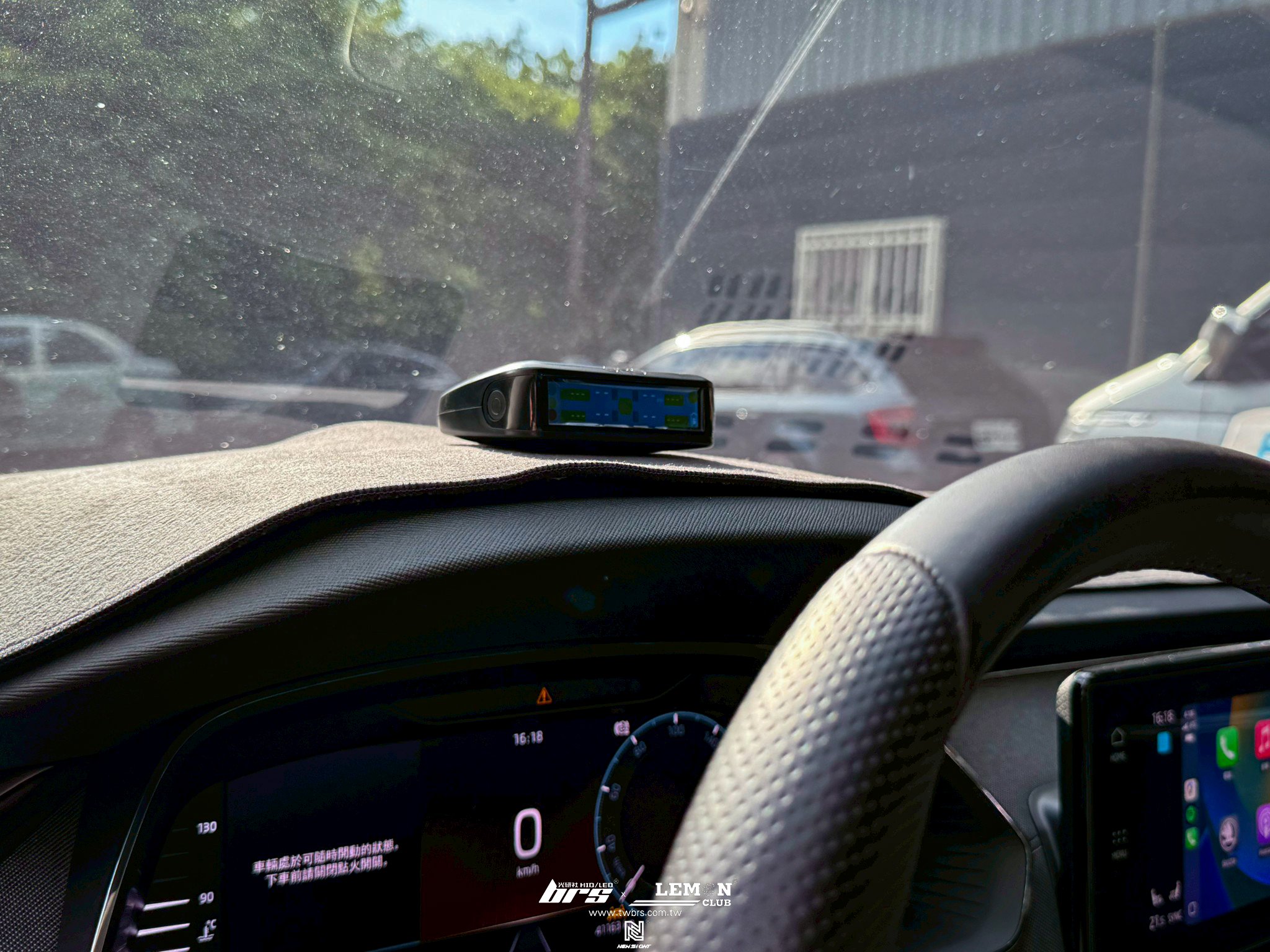 Skoda Octavia 安裝 ORO原廠太陽能胎壓偵測器搭配金屬銀氣嘴