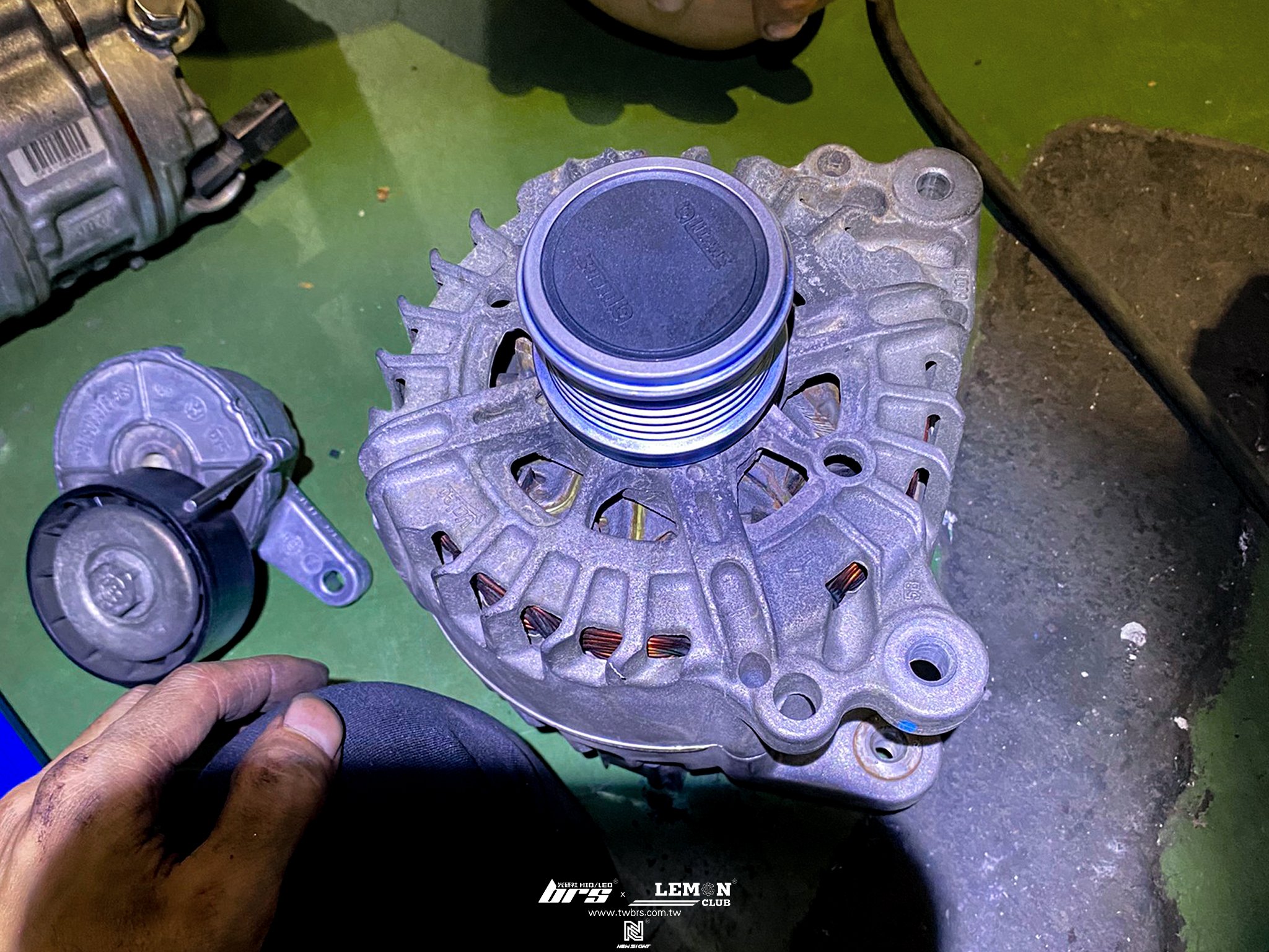 Volkswagen New Tiguan 保養 發電機單向惰輪更換