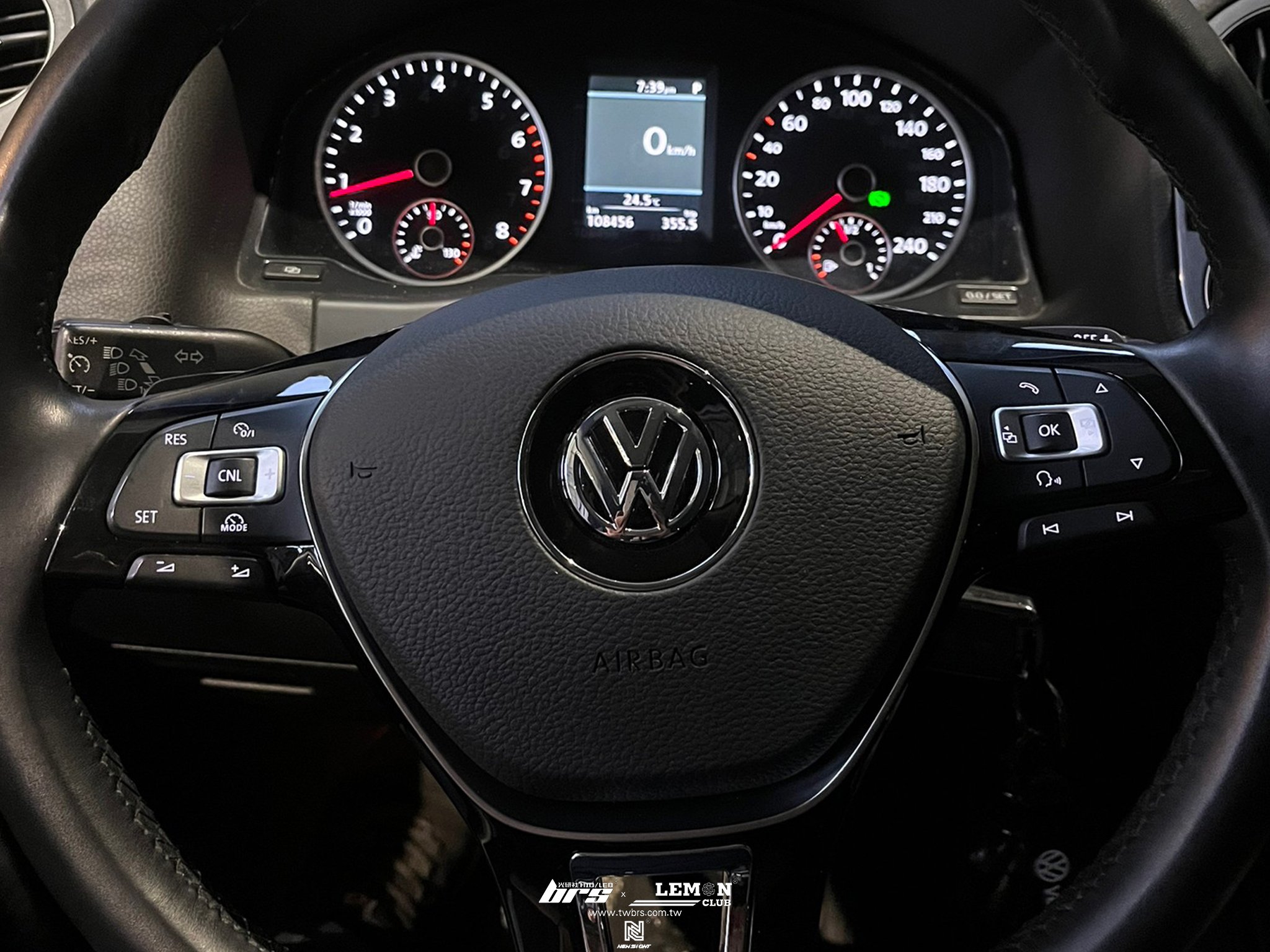 Volkswagen New Tiguan 安裝 方向盤+多功能方向盤按鍵+MQB游絲多功能方向盤模組+速馬力 Speedmaster 軟骨鍍膜前雨刷