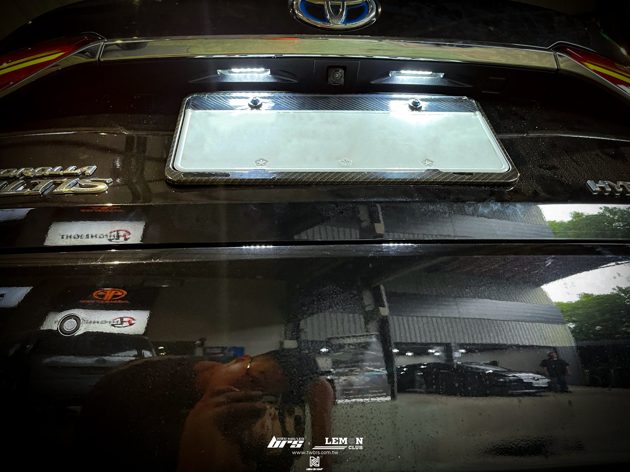 Toyota Altis 安裝 牌照燈