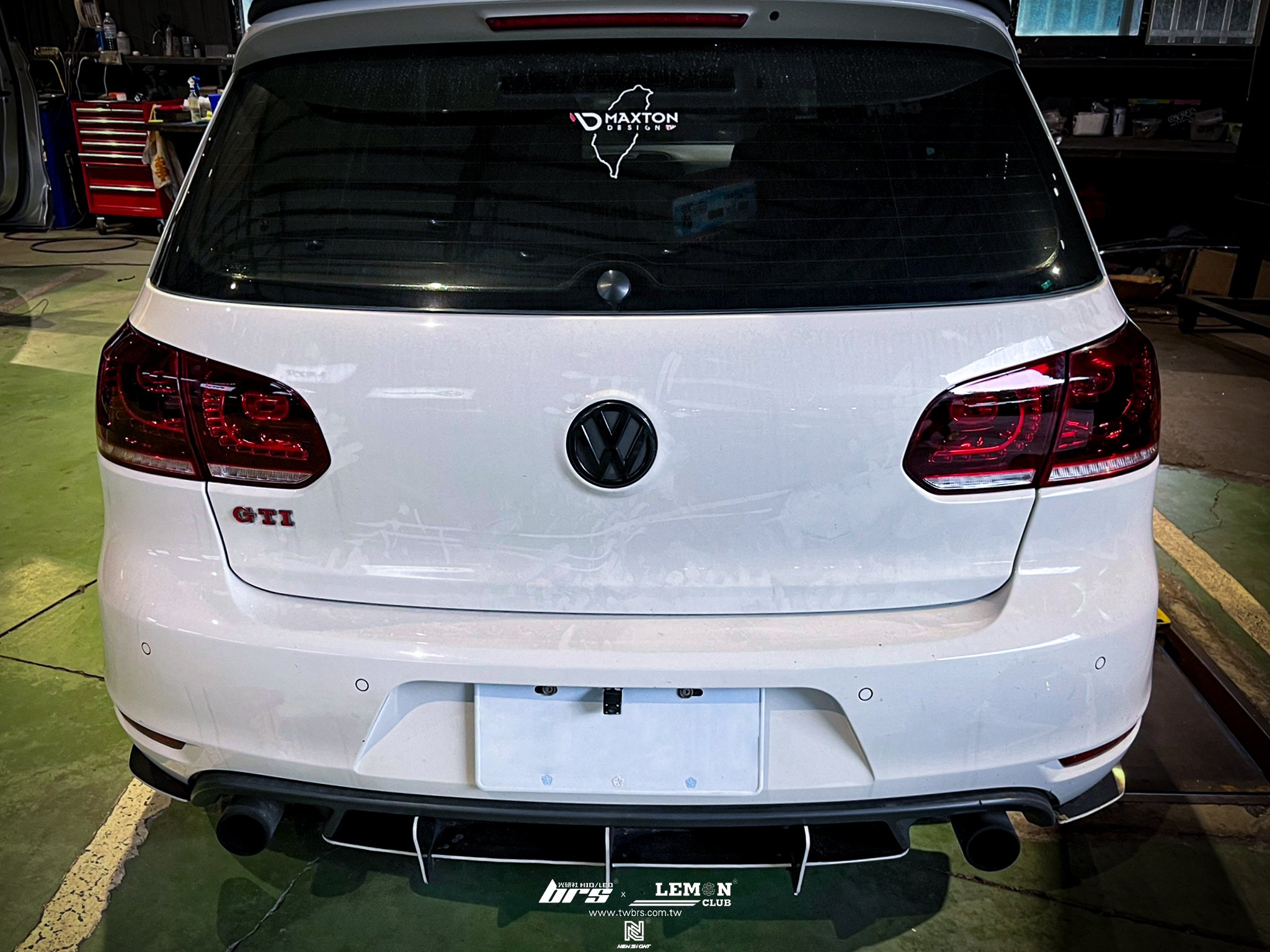 Volkswagen Golf 6 安裝 R20 LED流水尾燈