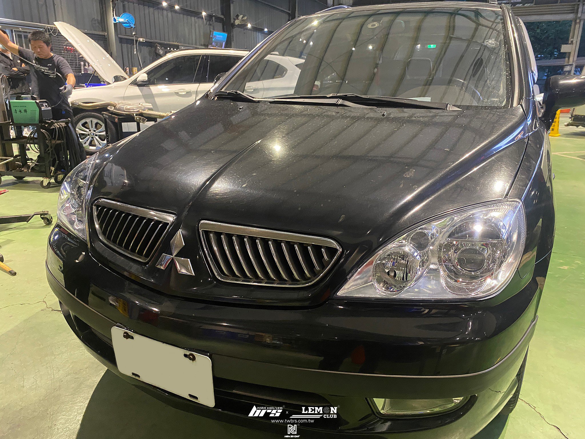 Mitsubishi Savrin 安裝 魚眼大燈總成