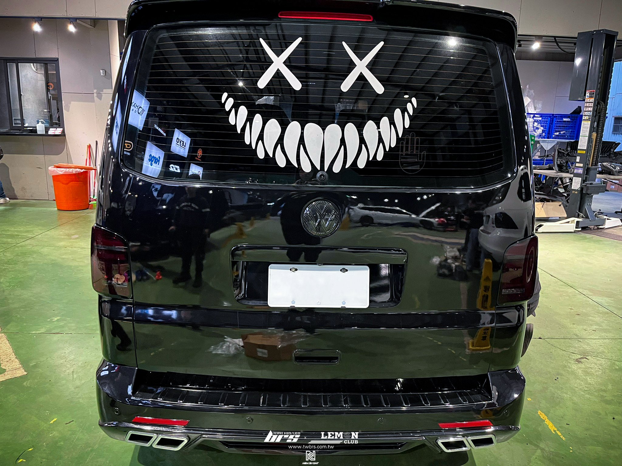 Volkswagen T5 安裝 T6.1式樣LED尾燈