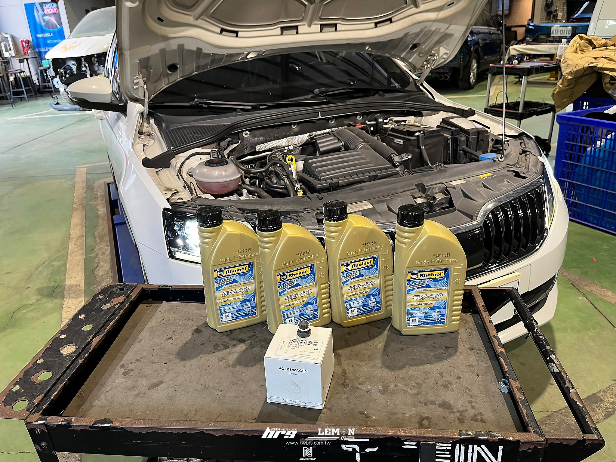 Skoda Octavia 保養 德國Rheinol萊茵機油5W30更換+原廠機油芯更換+原廠洩油螺絲+墊片更換
