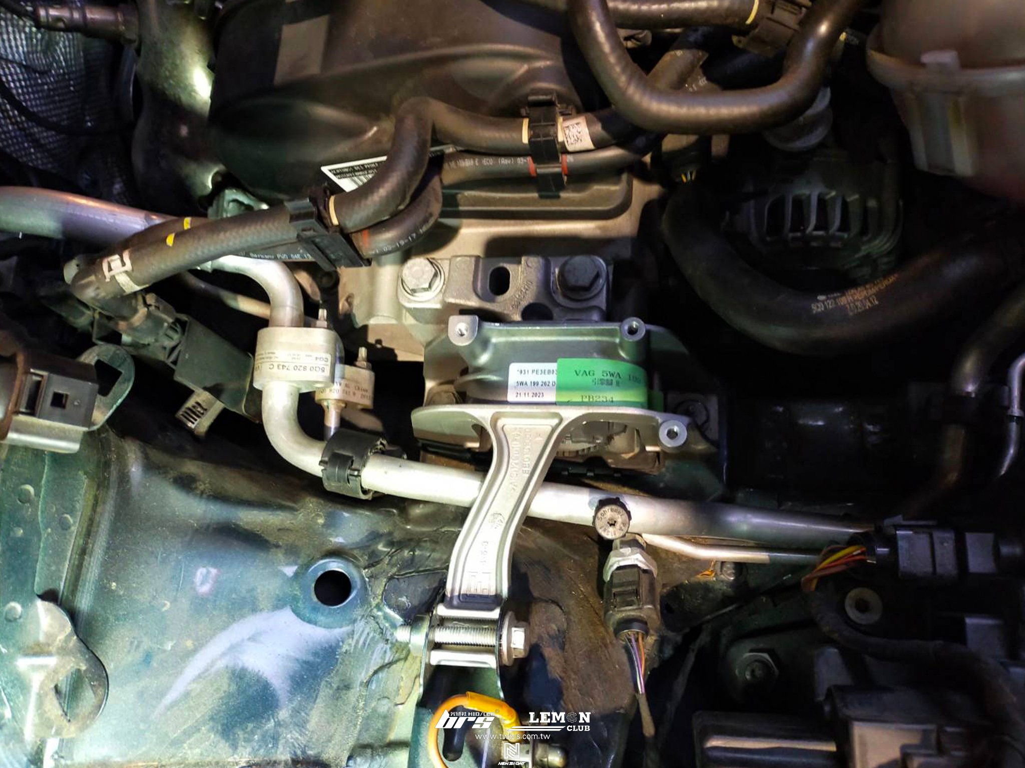 Skoda Octavia 安裝 原廠引擎腳更換+原廠變速箱腳更換