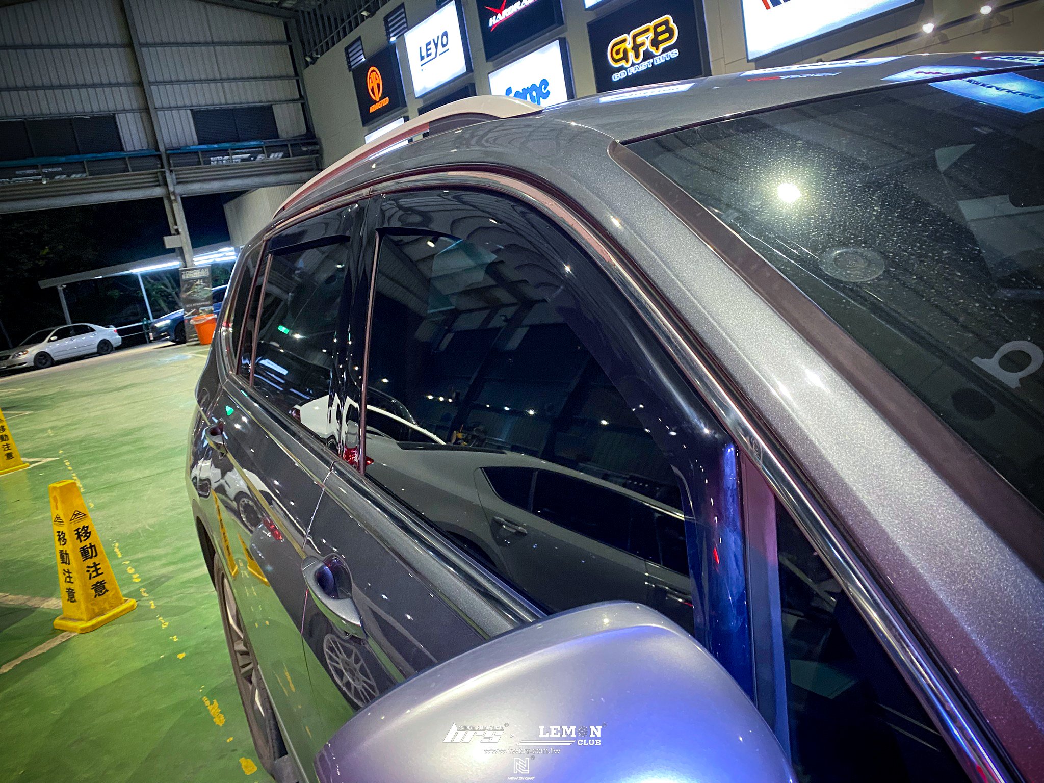 Volkswagen New Tiguan 安裝 崁入式晴雨窗