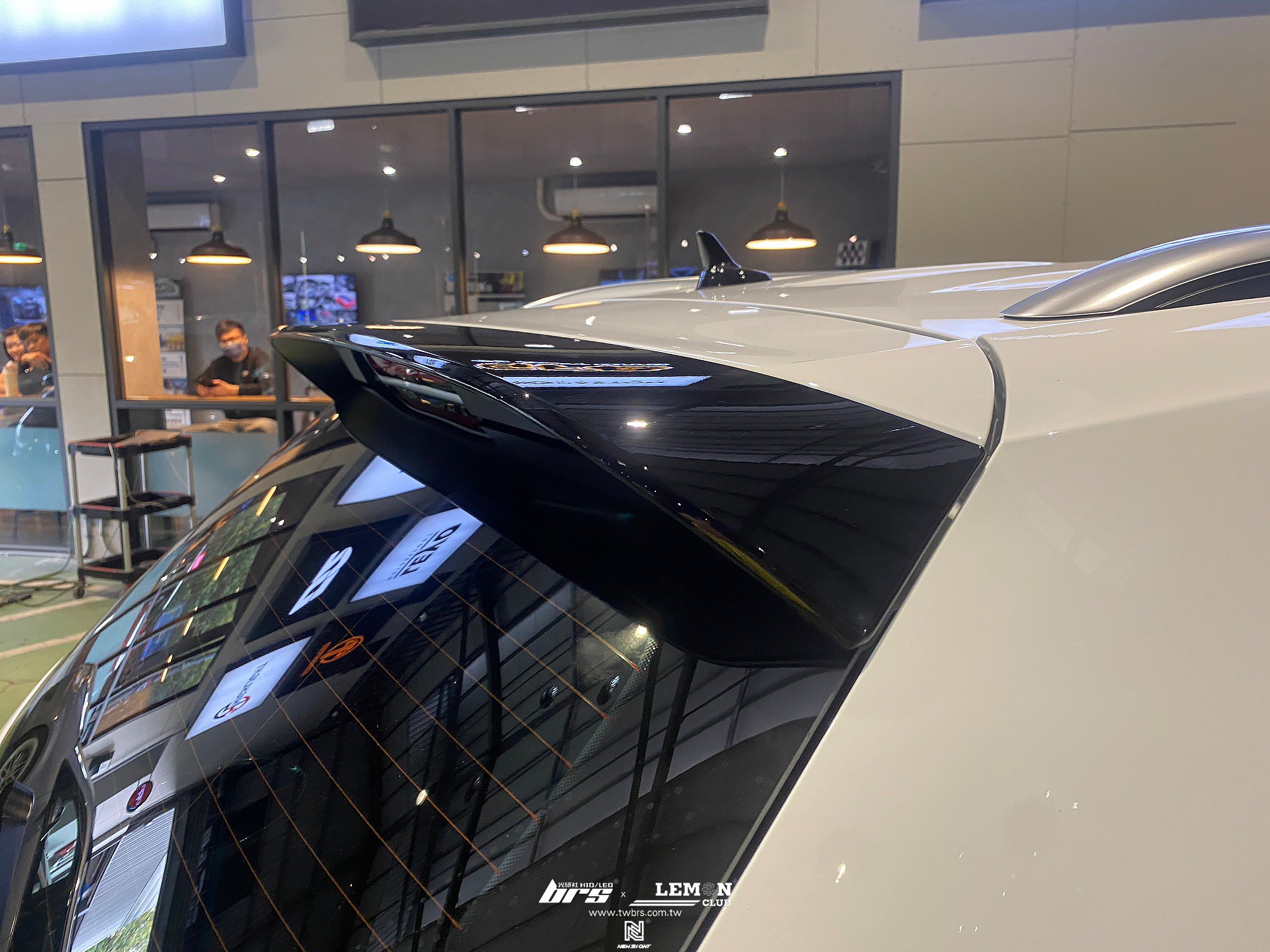 Volkswagen New Tiguan 安裝 側邊踏板+R-Line尾翼