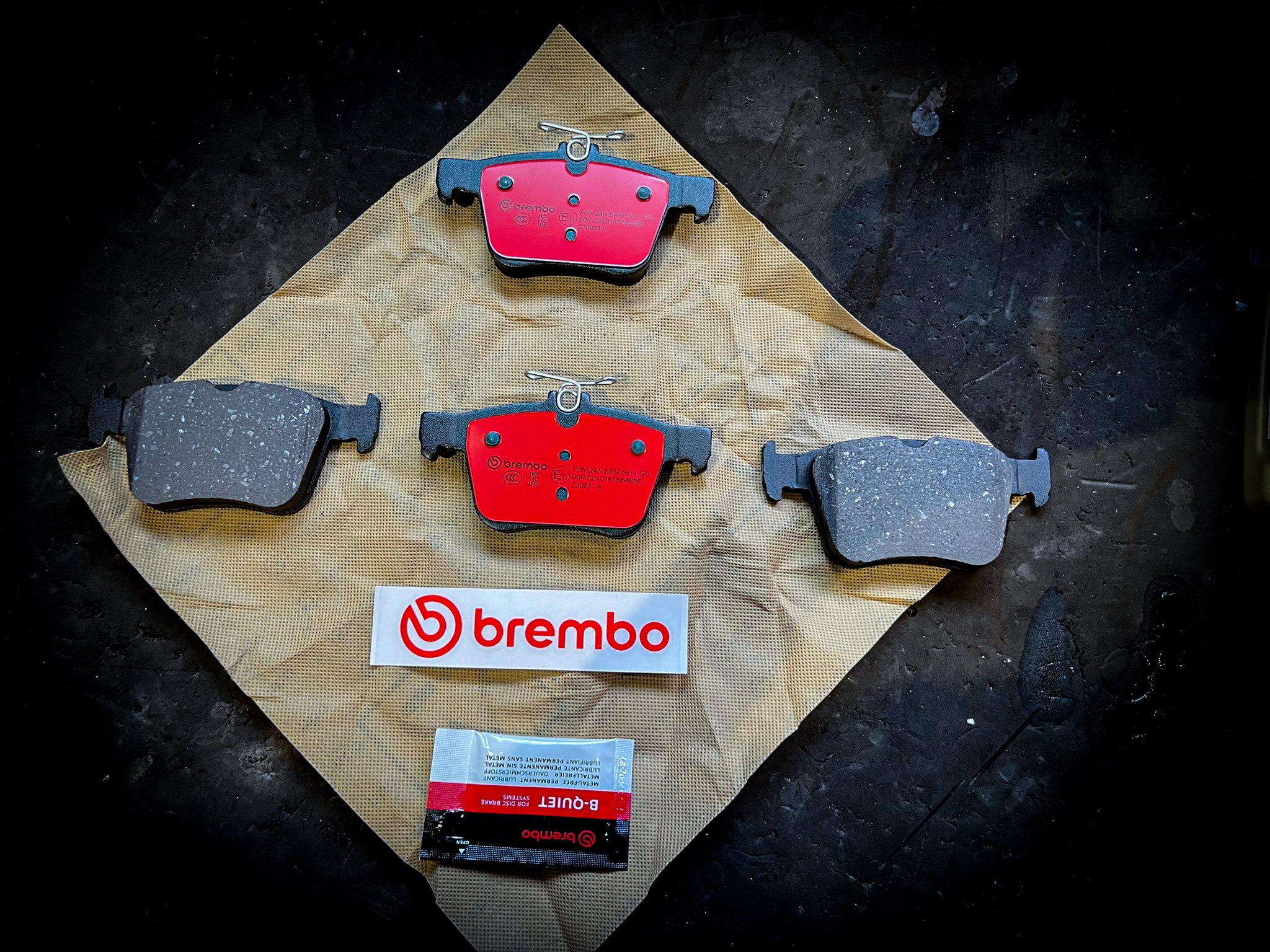 Skoda Superb 保養 德國Rheinol萊茵機油5W30更換+原廠機油芯更換+原廠洩油螺絲+墊片更換+後Brembo來令片(紅皮)