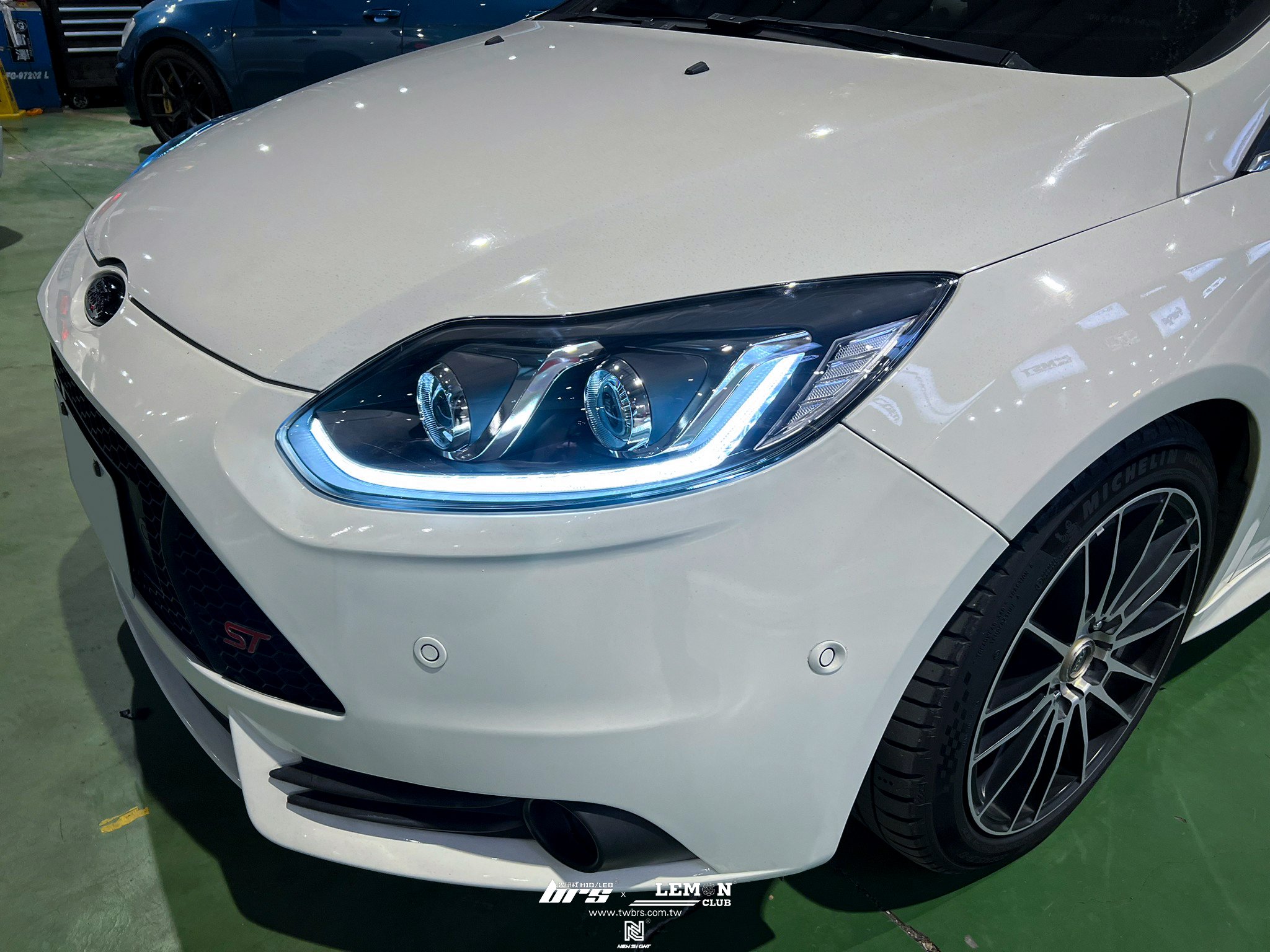 Ford Focus MK3 安裝 LED流水魚眼大燈總成+YEAKY大燈35W 6500K HID D2H增亮型