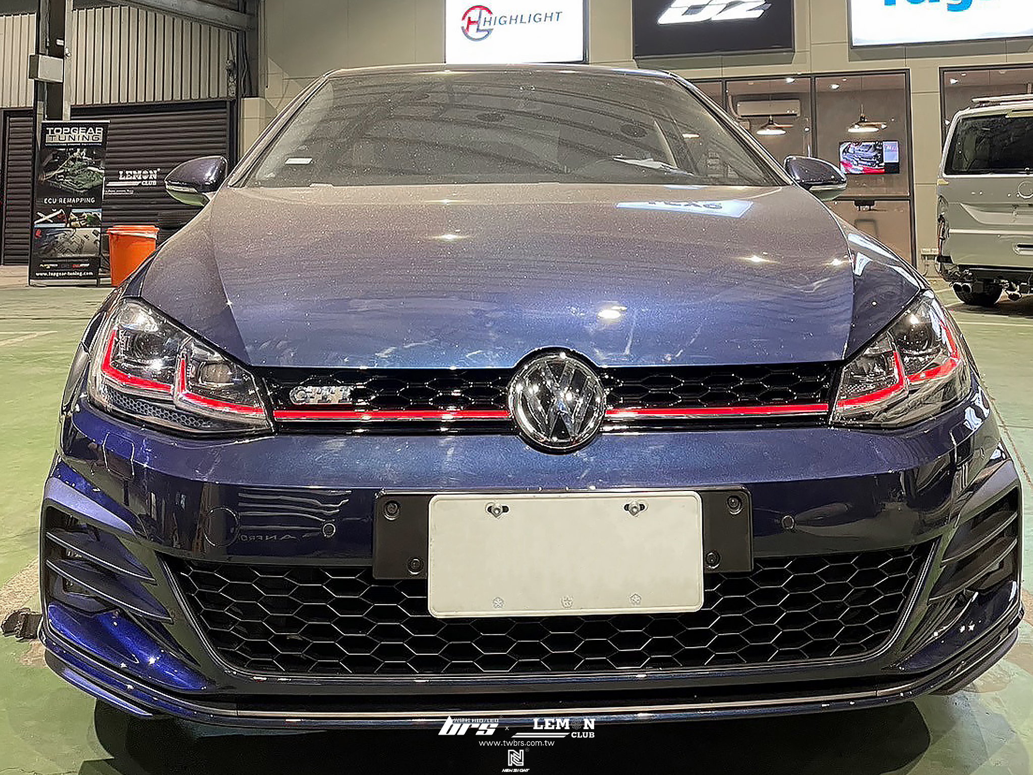 Volkswagen Golf 7 安裝 7改7.5紅線魚眼大燈總成+Highlight SS款(高階款) 6000K LED+7.5 GTI前保桿