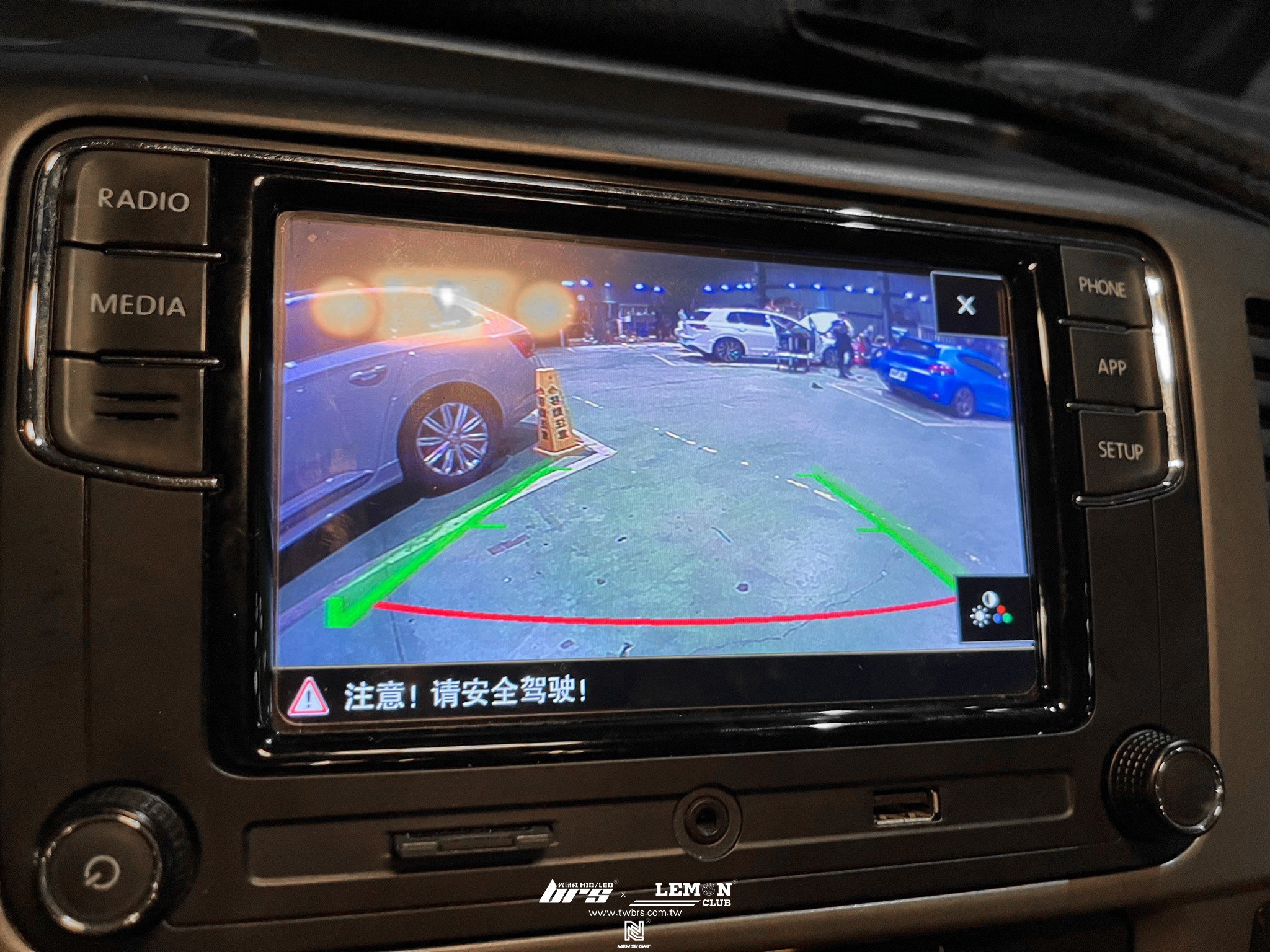 Volkswagen T5 安裝 MIB主機專用倒車顯影-無軌跡版