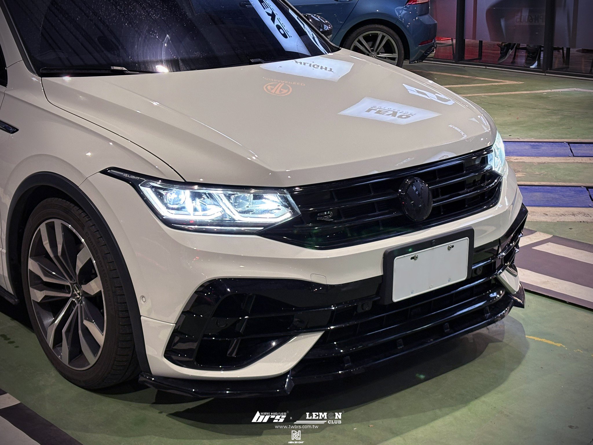 Volkswagen New Tiguan 安裝 副廠Tiguan R後保桿+副廠Tiguan R前保桿+Tiguan R類MAX後下包角+Tiguan R類MAX後下擾流+四出排氣管+環景校正
