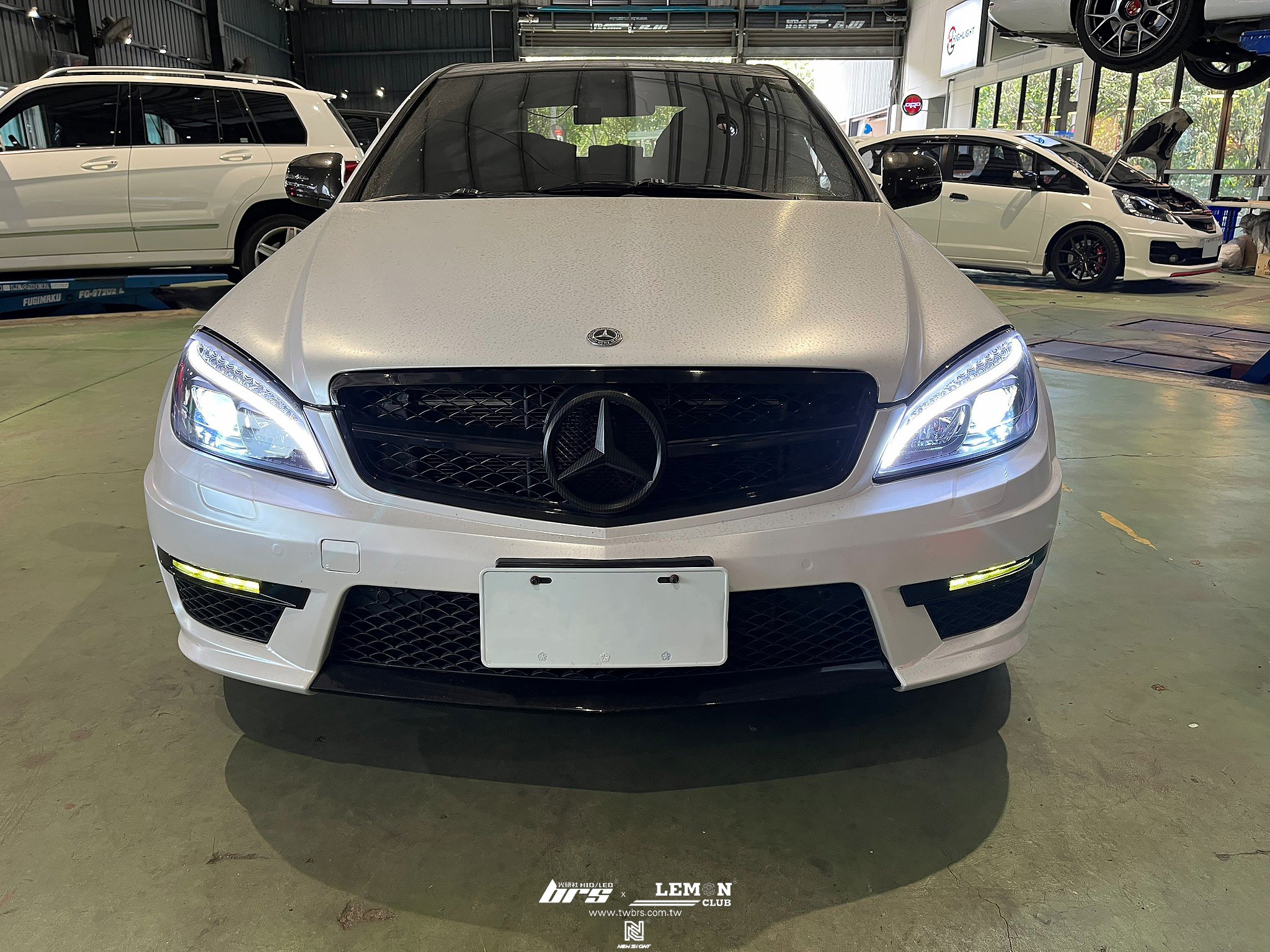Benz C300 仿205無流水魚眼大燈總成