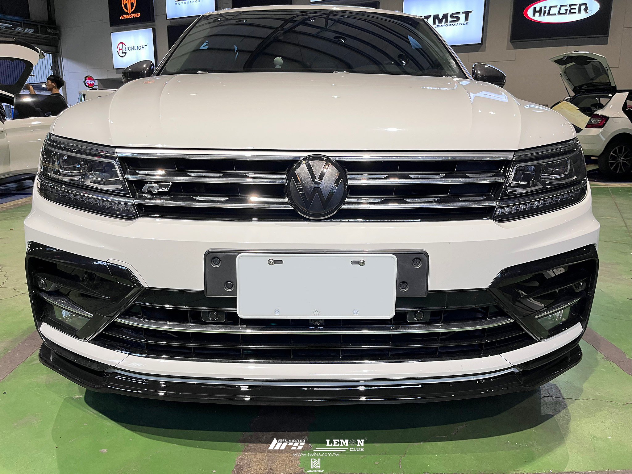 Volkswagen New Tiguan R-Line 安裝 類MAX前下巴+前黑標+後黑標