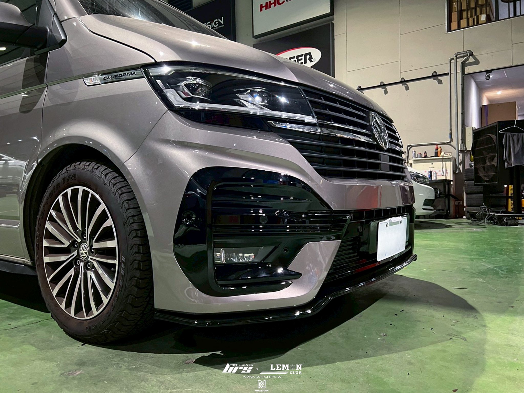 Volkswagen T6.1 安裝 LV-R 副廠前保桿+前下巴+LV-R 副廠後保桿+後下巴+尾飾管+英國風尾翼+英國風方型側邊防撞桿(側裙)