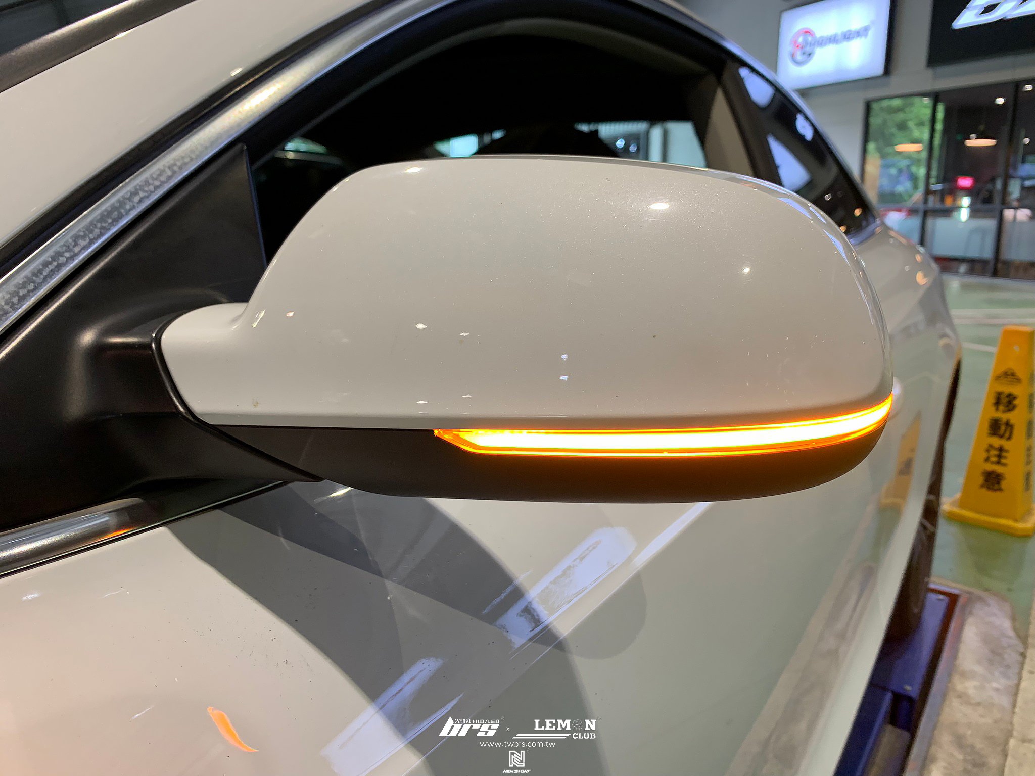 Audi A5 安裝 後視鏡流水方向燈