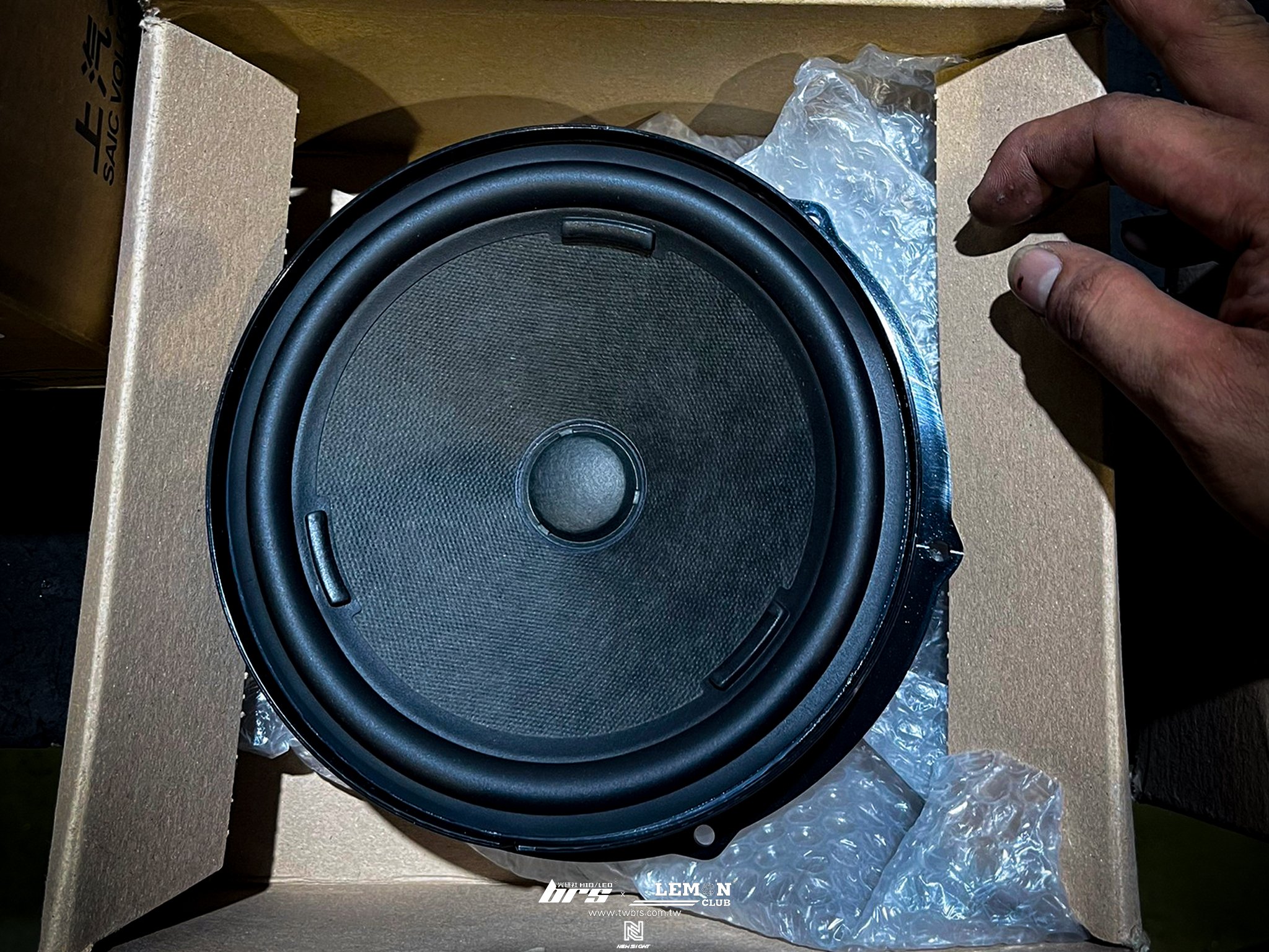 Volkswagen New Tiguan 安裝 原廠四門低音喇叭