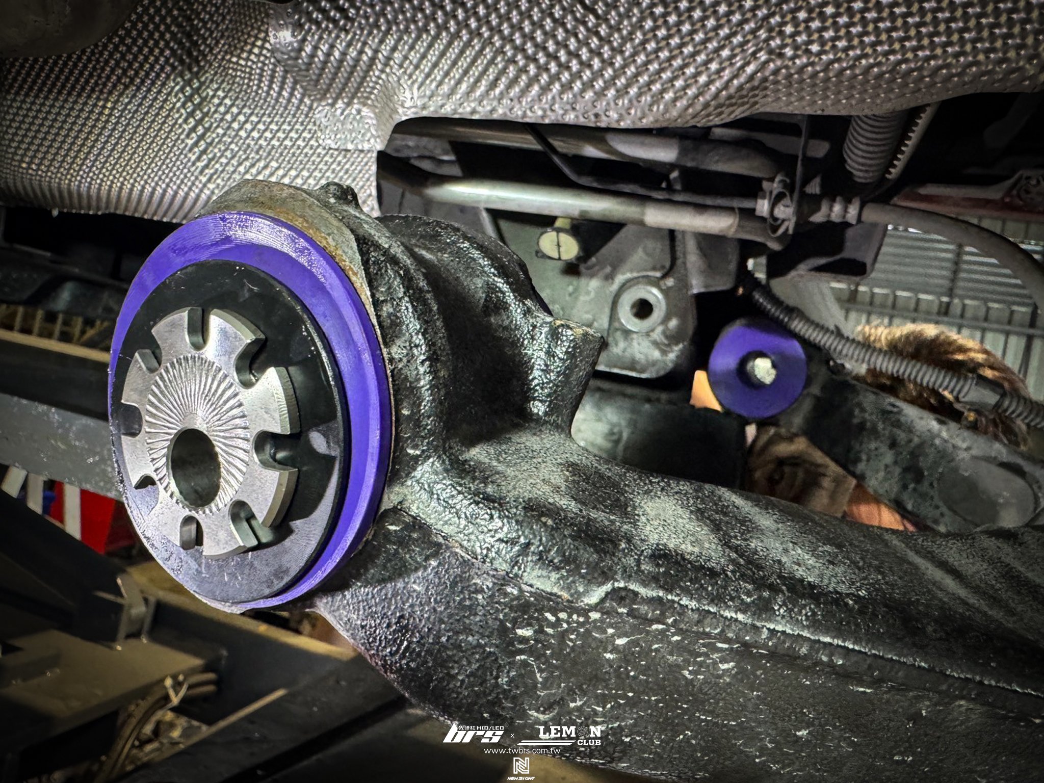 Volkswagen T6.1 安裝 後三角架襯套(內部)+後三角架襯套(外部)+HUNTER 3D電腦四輪定位