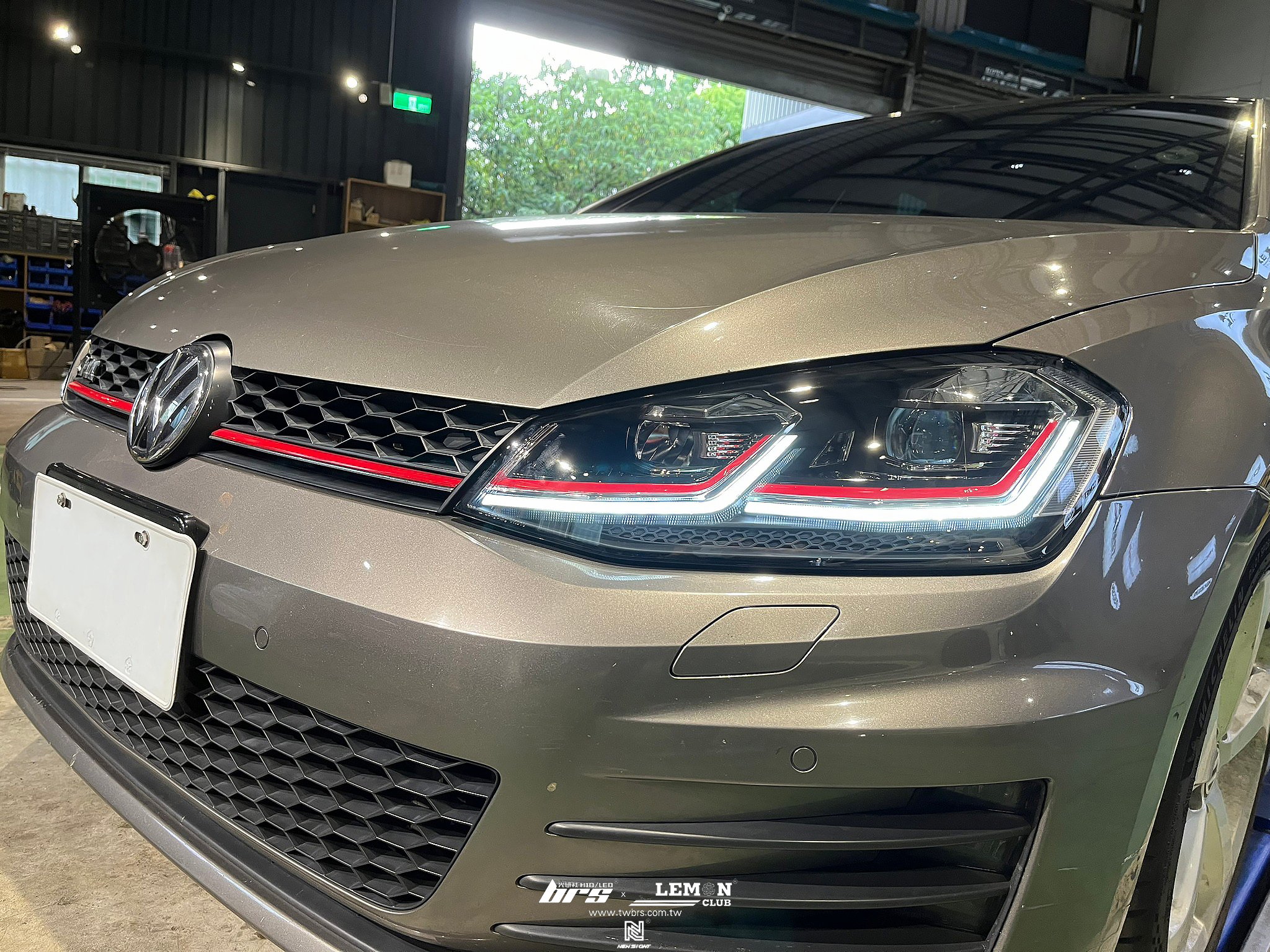 Volkswagen Golf 7 GTI 安裝 7改7.5紅線魚眼大燈總成+大燈HIGHLIGHT SS款(高階款) 6000K+流水LED副廠尾燈