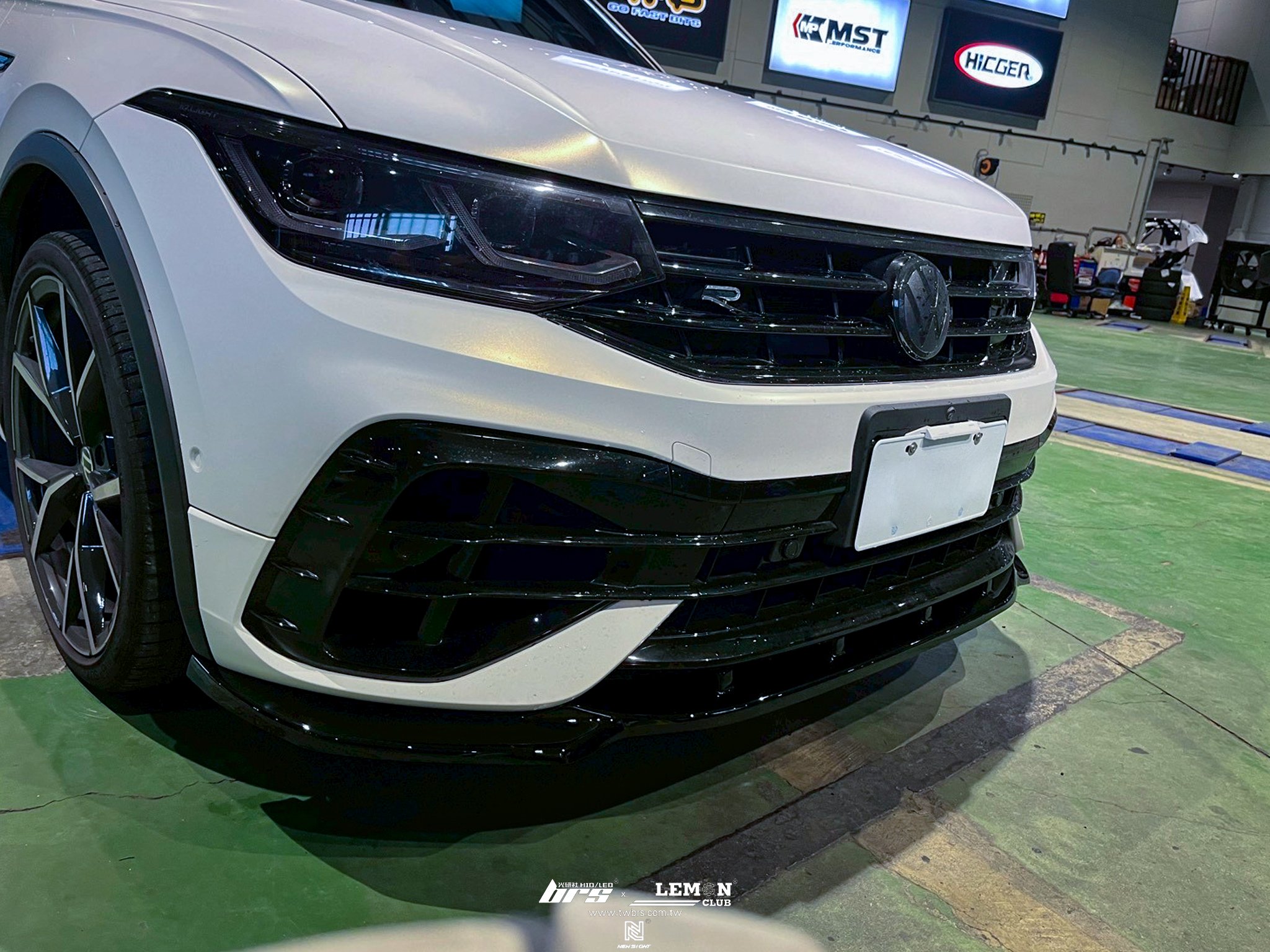 Volkswagen New Tiguan R 安裝 類MAX 前下巴+類MAX尾翼+類MAX後下擾流+類MAX後下包角