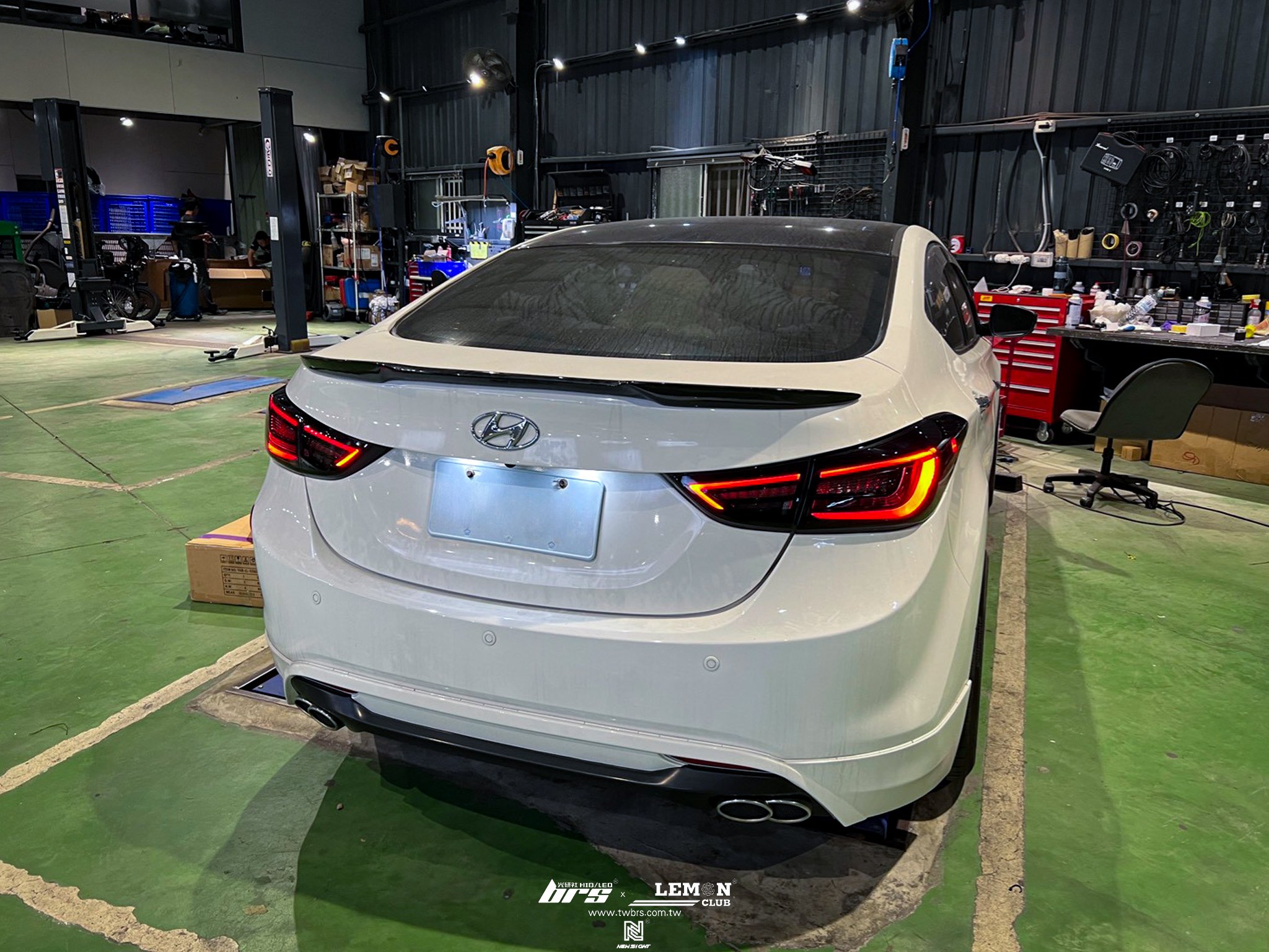 Hyundai Elantra 安裝 燻黑LED流水款尾燈