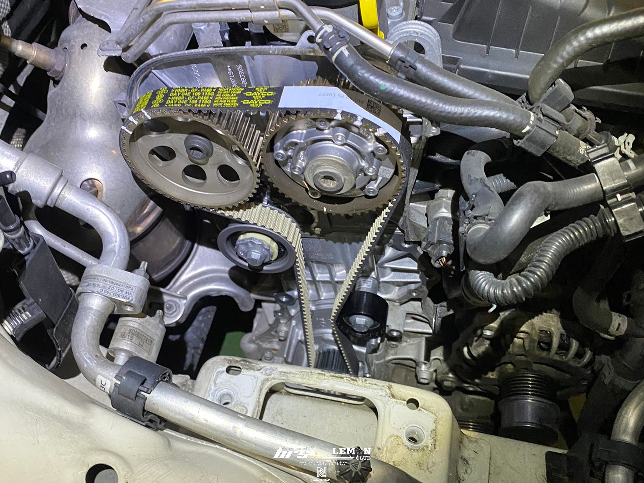 Volkswagen Golf 7 保養(萊茵機油5W30+原廠機油芯+原廠洩油螺絲+墊片+圓場火星塞+正時套組)+節氣門清洗