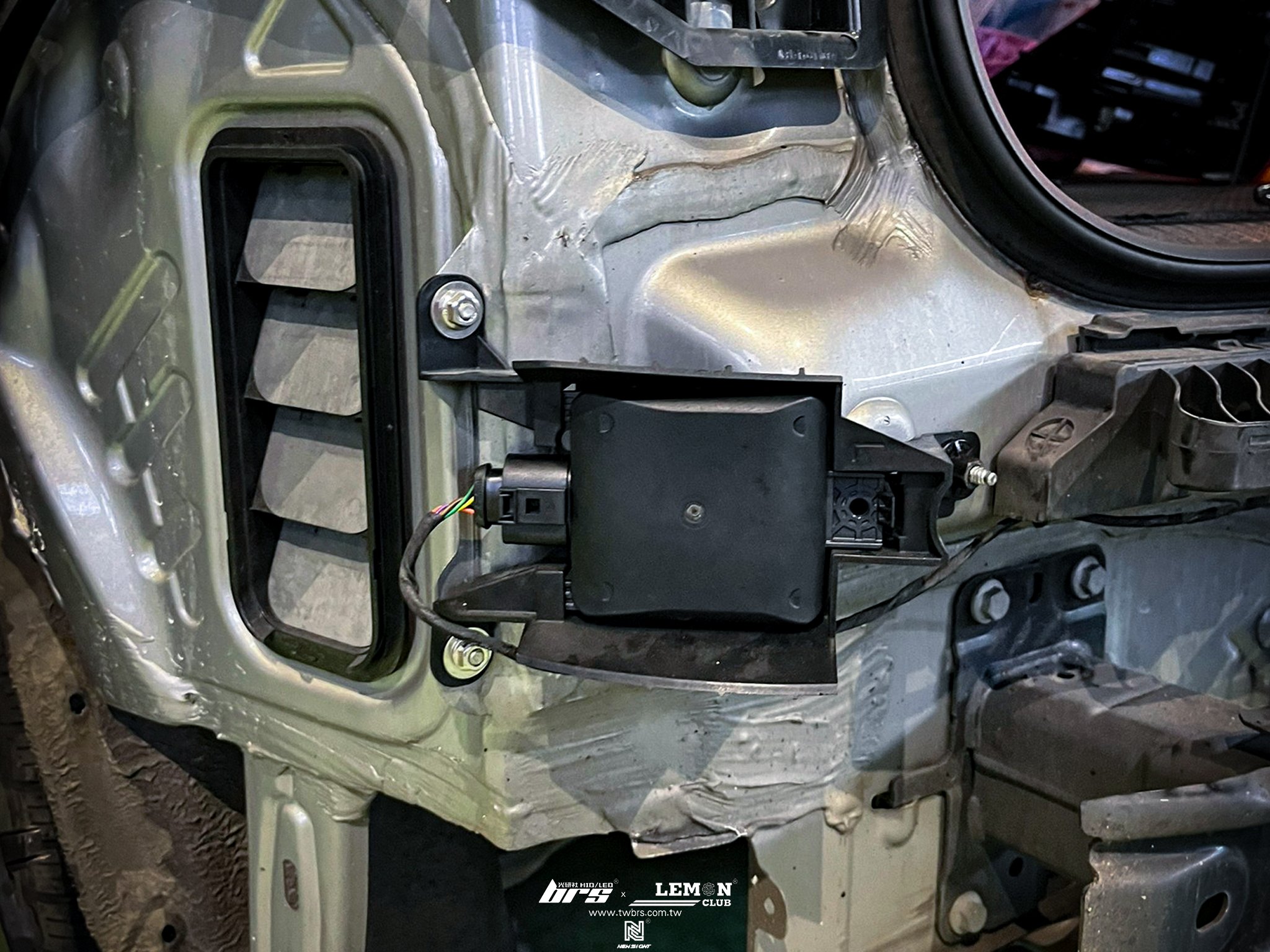 Volkswagen New Tiguan 安裝 原廠2Q0盲點偵測系統(鏡片式)