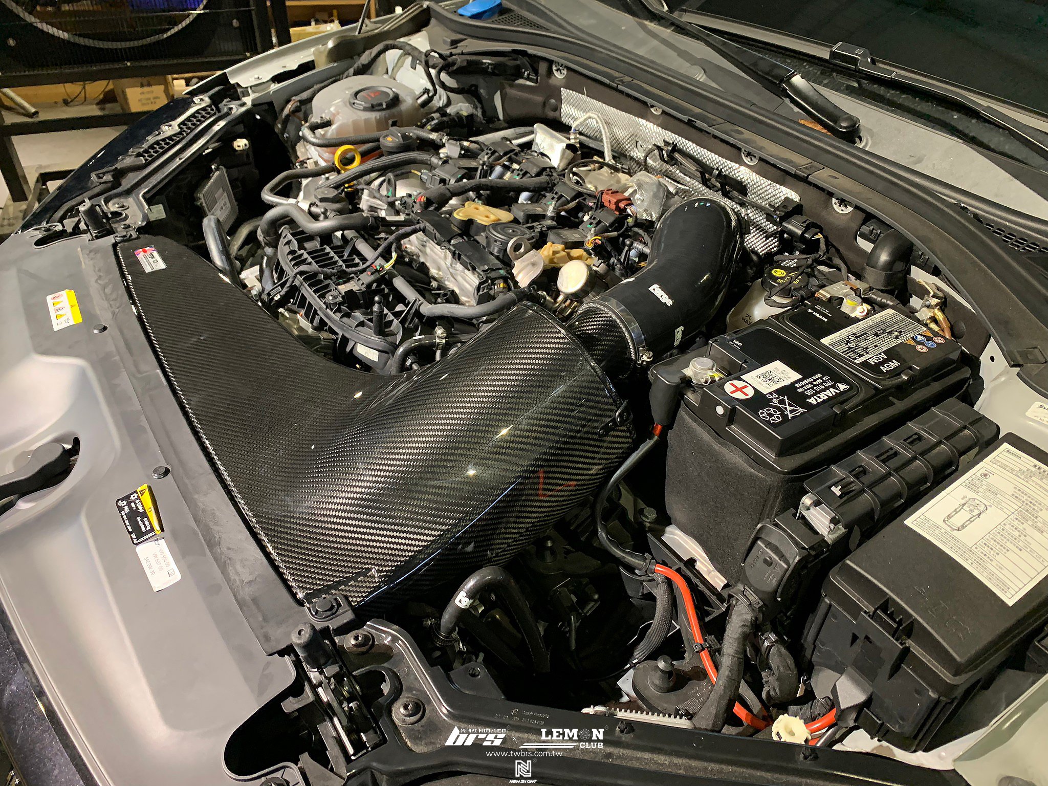 Skoda Superb 安裝 Forge FMTIA9 渦輪進氣管+Forge FMINDK40 EA888 碳纖維進氣系統