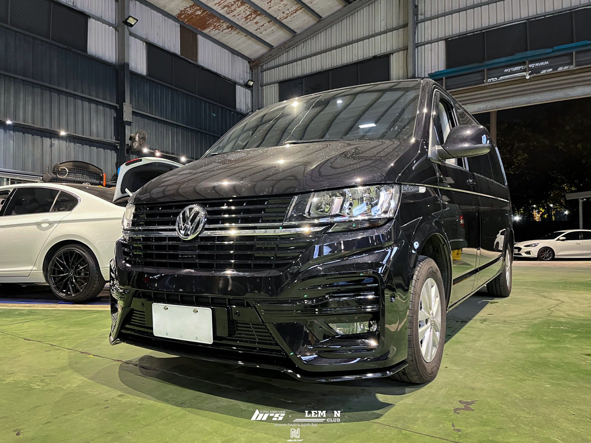 Volkswagen T6.1 安裝 LV-R前保桿+HIGHLIGHT 高階款LED三色霧燈