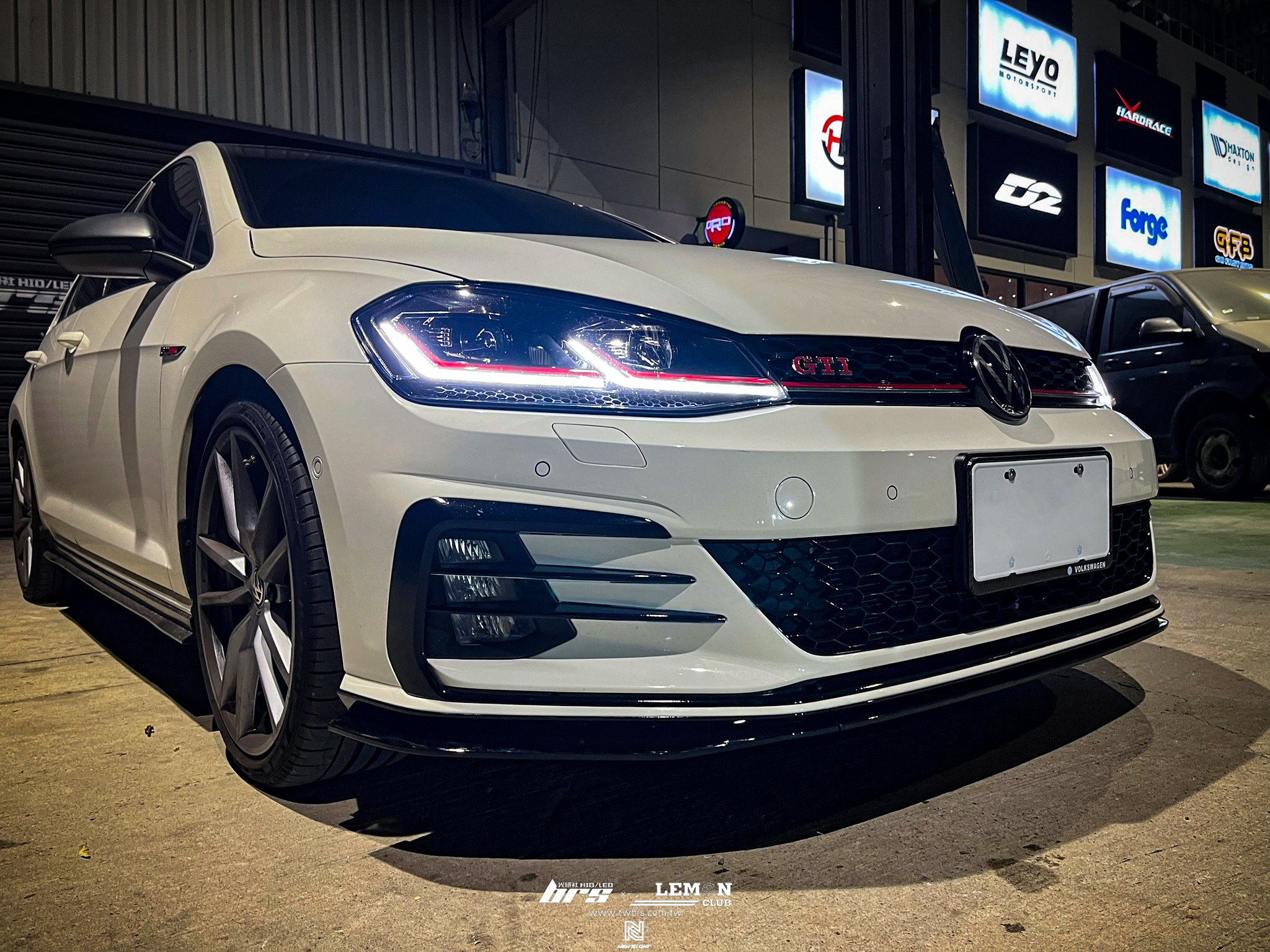 Volkswagen Golf 7.5 GTI 安裝 類TCR三件式前下巴